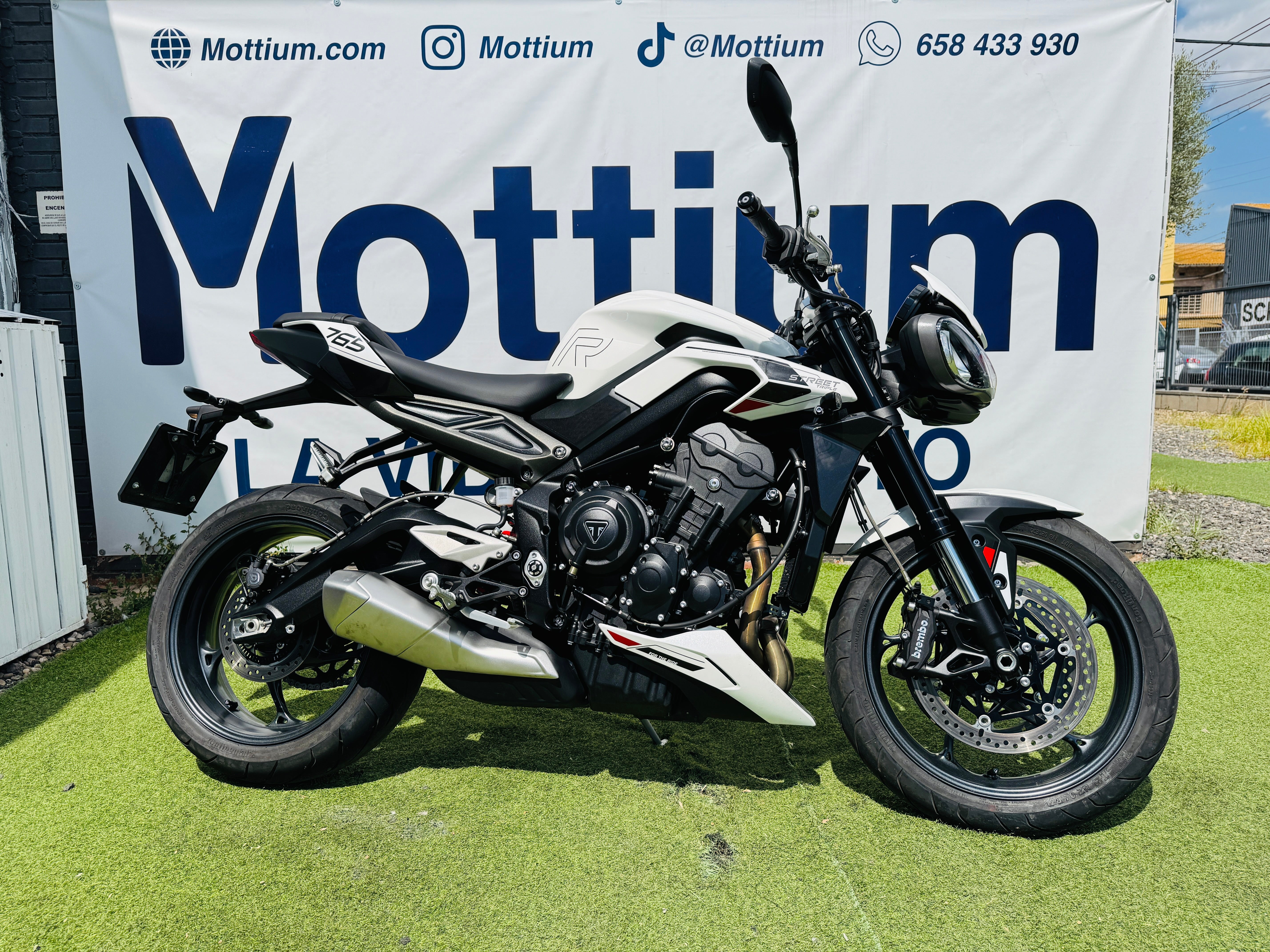 TRIUMPH STREET TRIPLE 765R