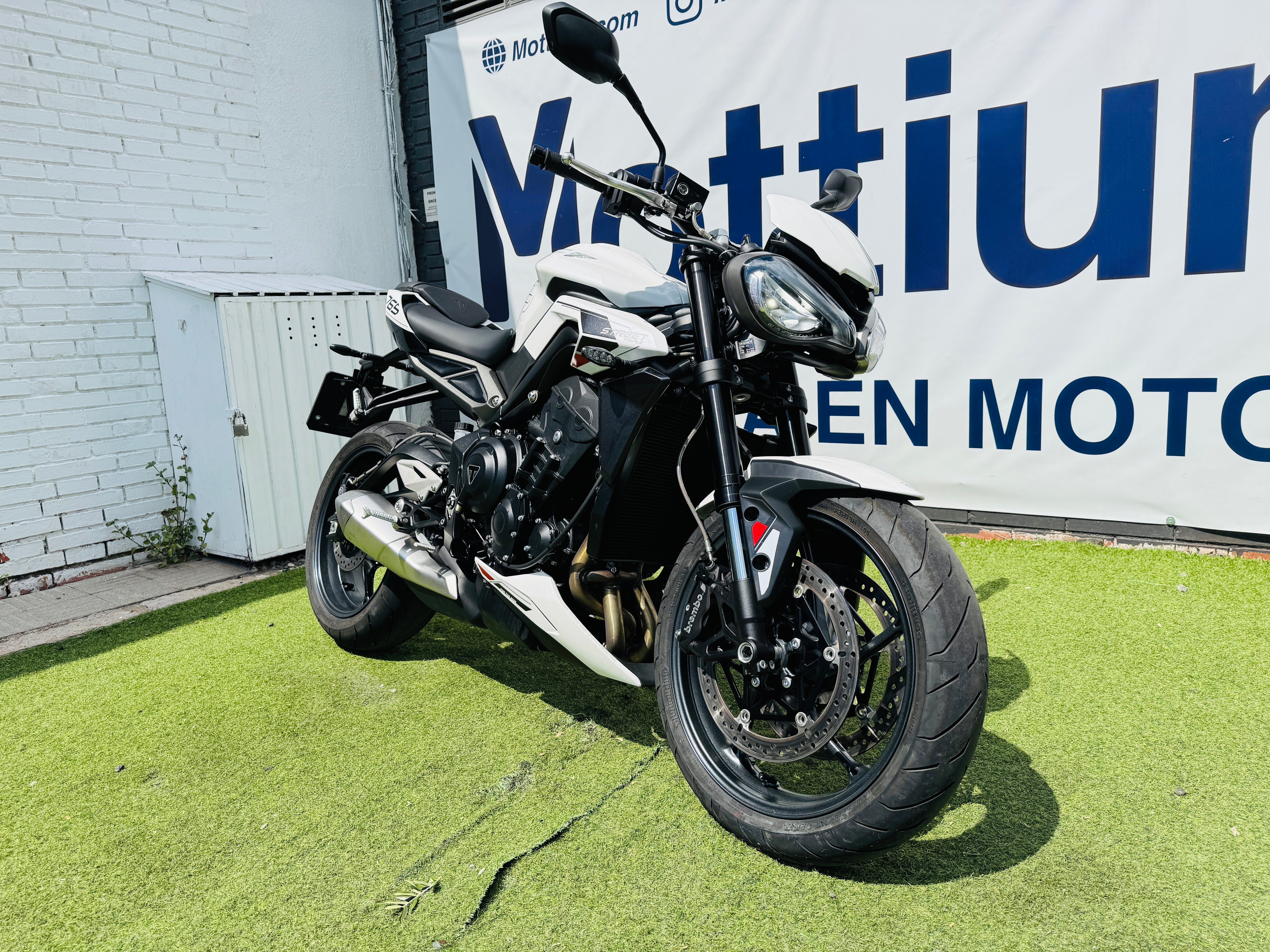 TRIUMPH STREET TRIPLE 765R
