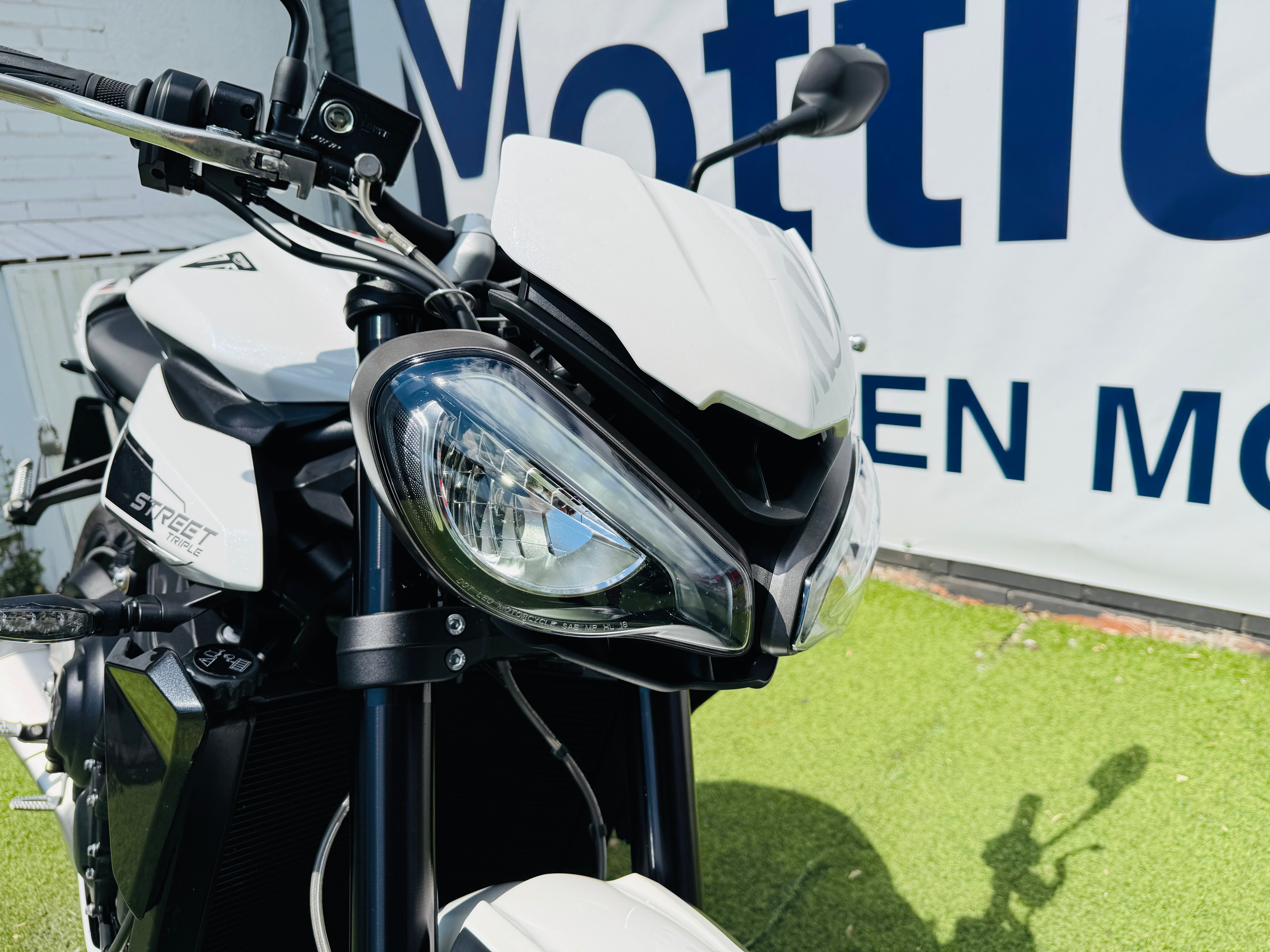 TRIUMPH STREET TRIPLE 765R