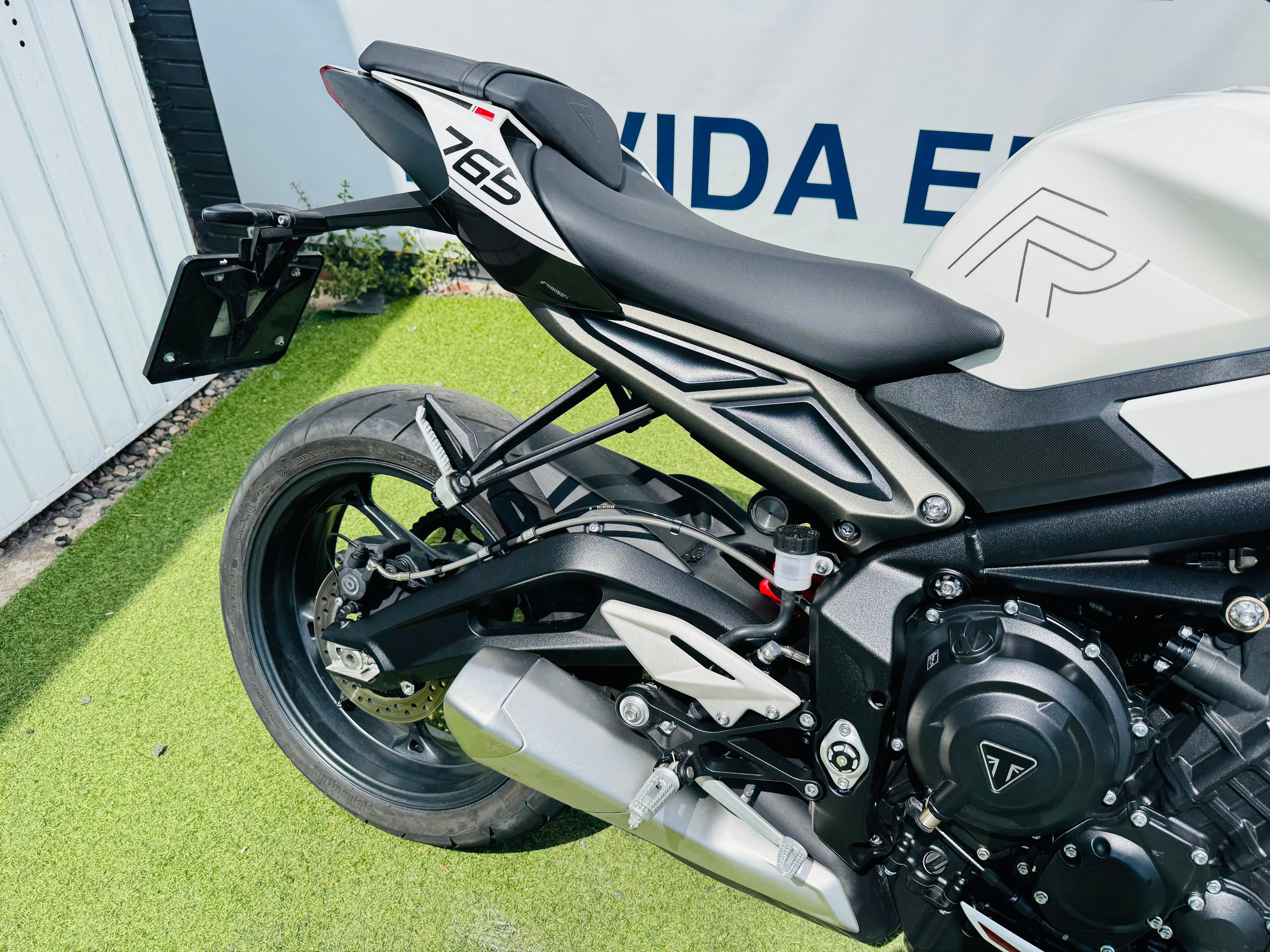 TRIUMPH STREET TRIPLE 765R