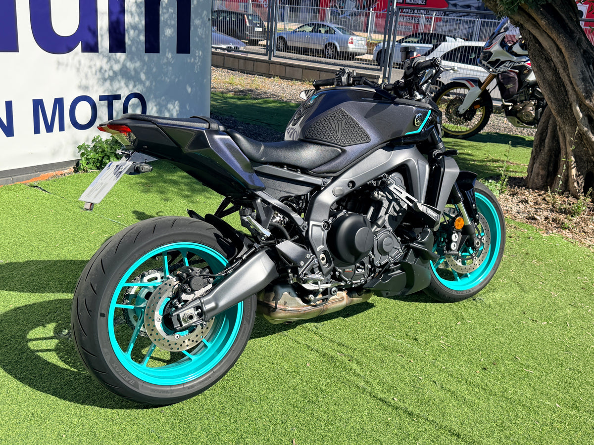 YAMAHA MT-09