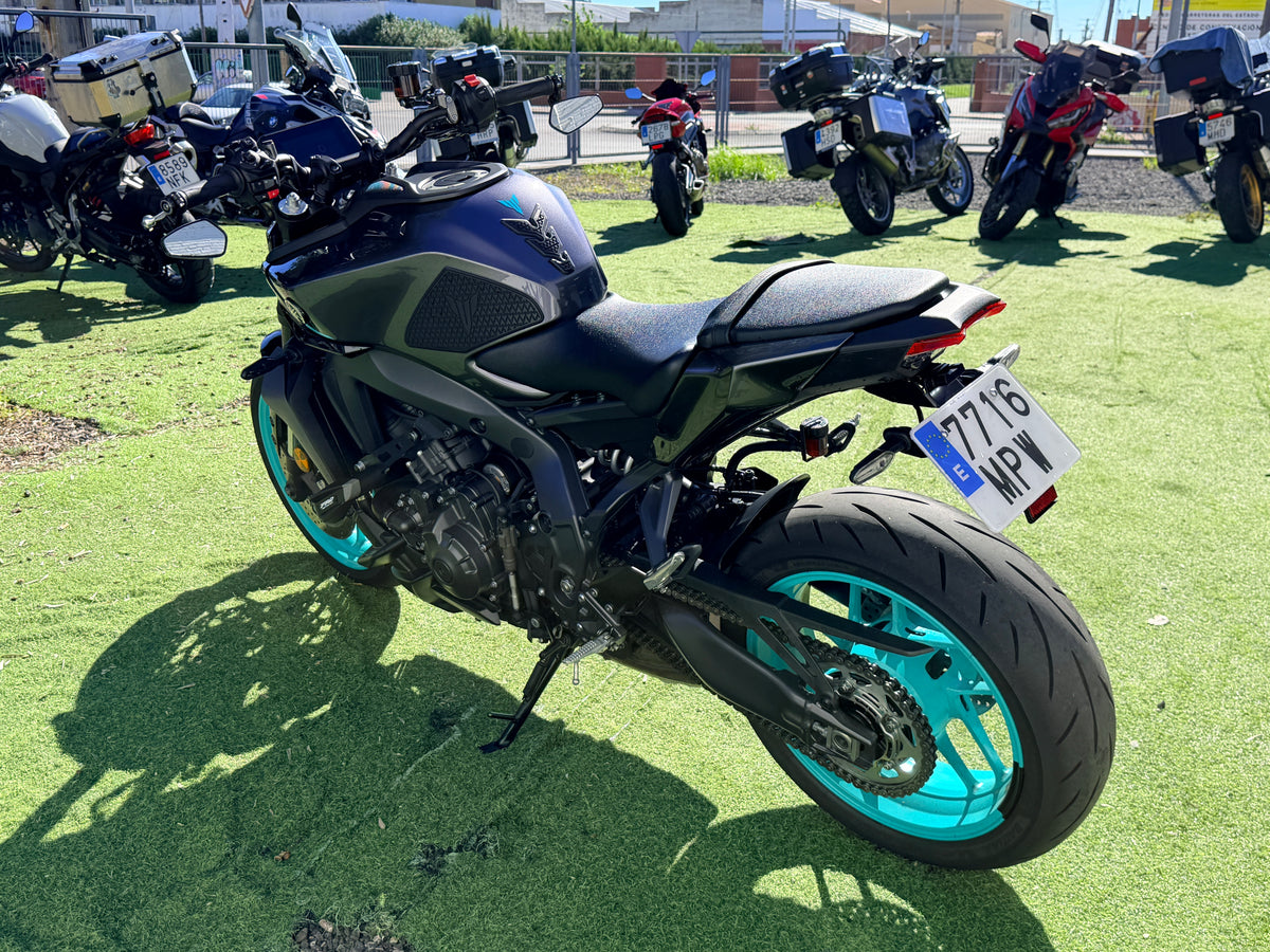 YAMAHA MT-09