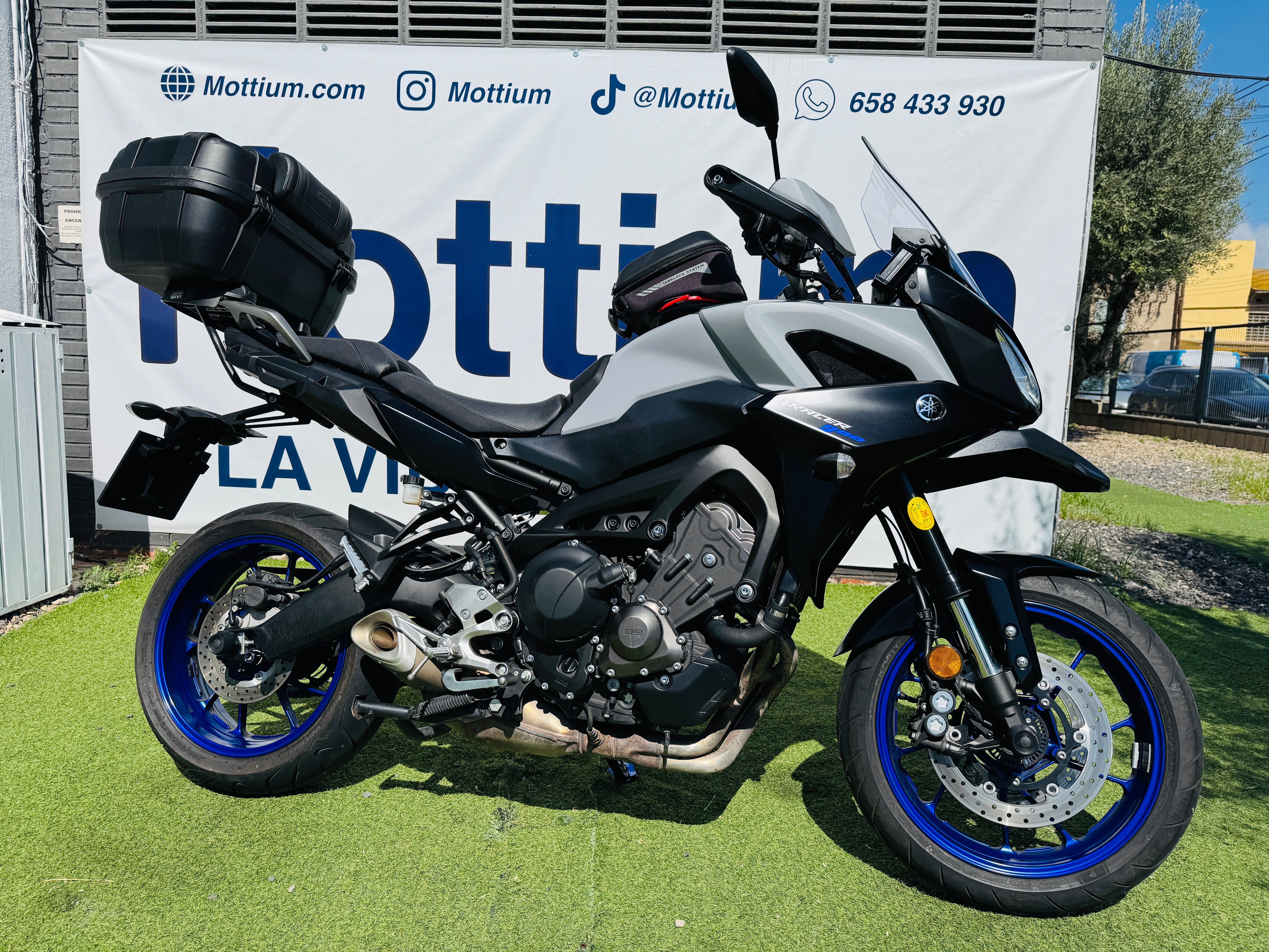 YAMAHA TRACER 900