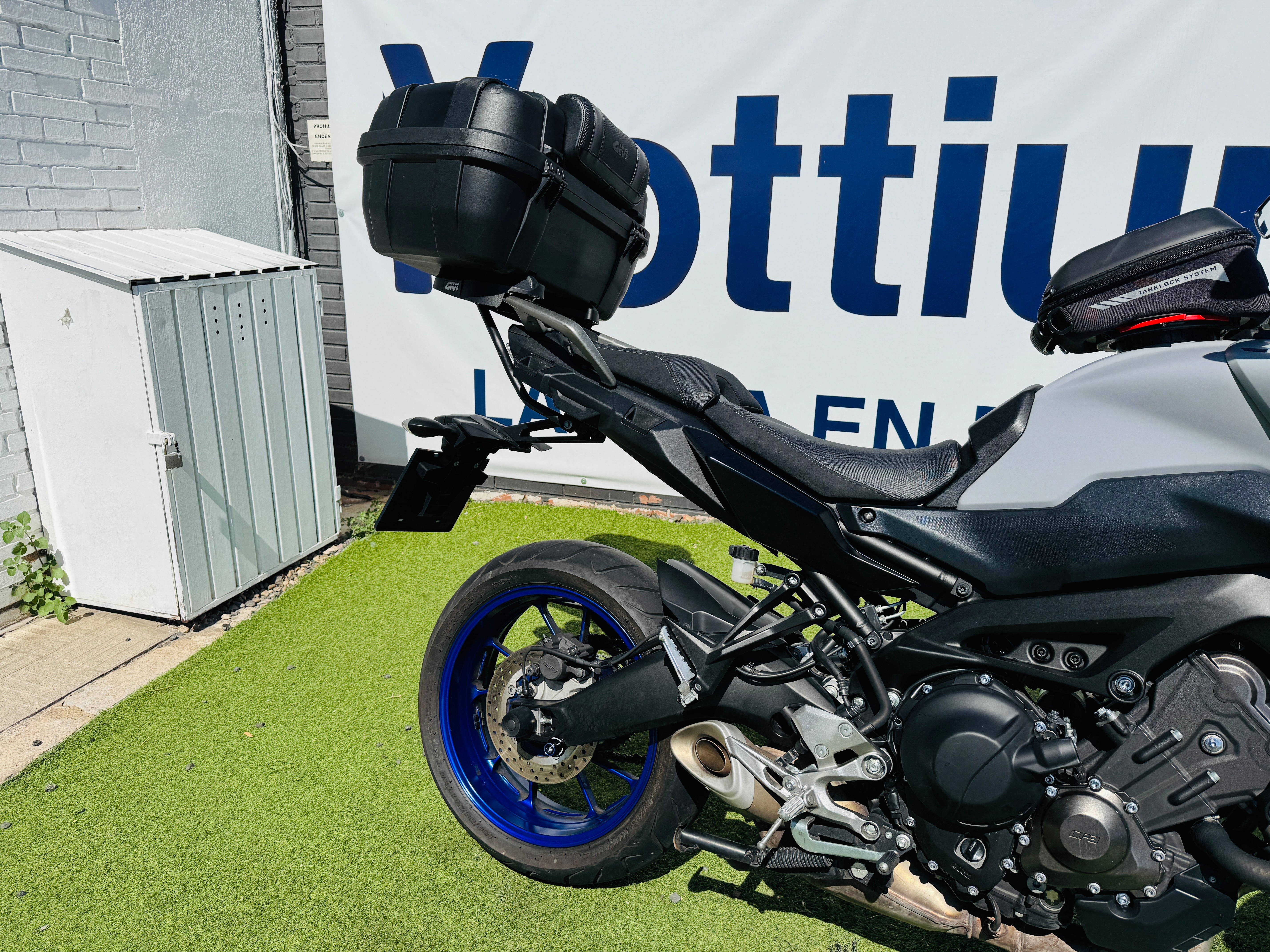 YAMAHA TRACER 900