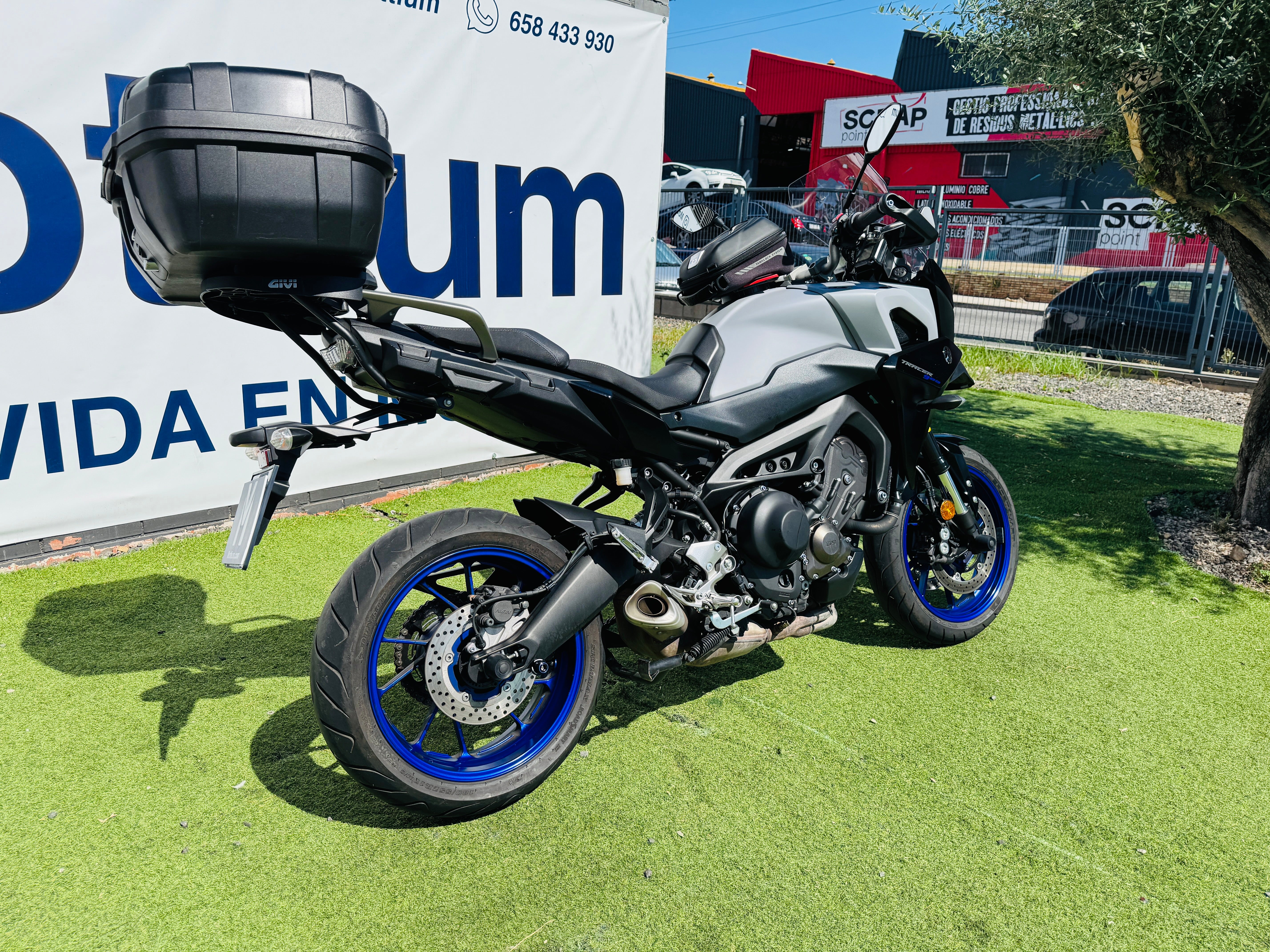 YAMAHA TRACER 900