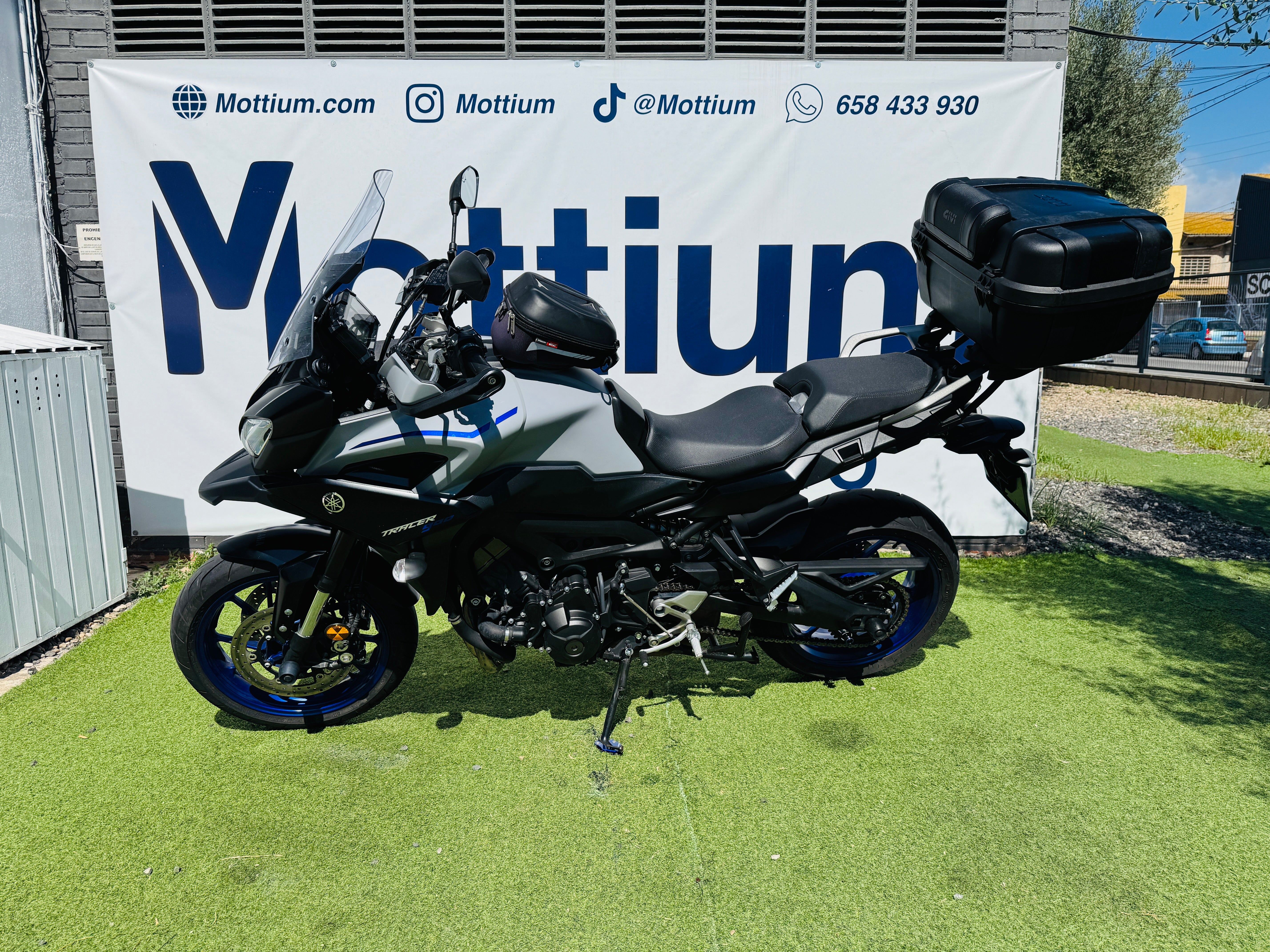 YAMAHA TRACER 900