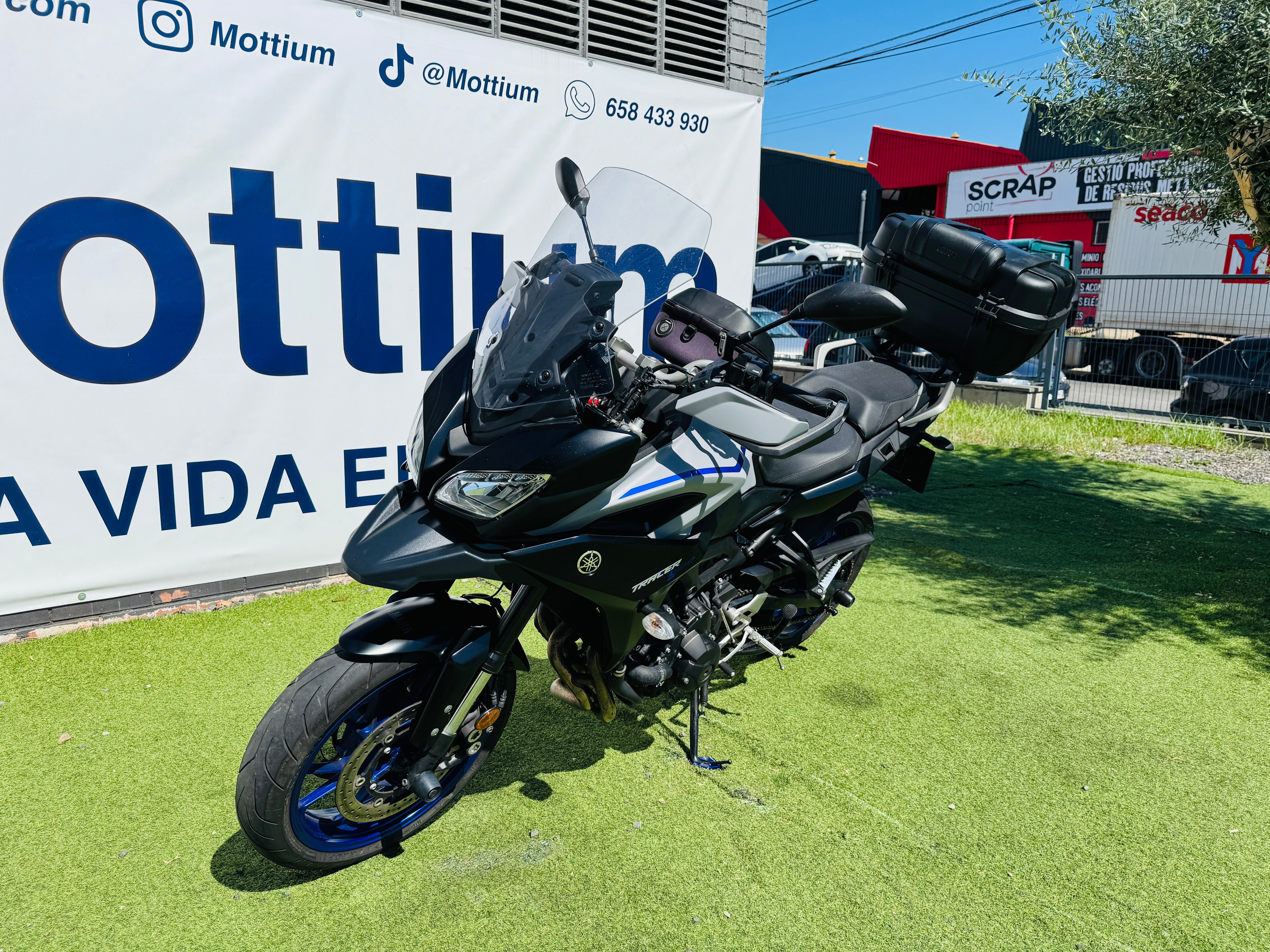 YAMAHA TRACER 900