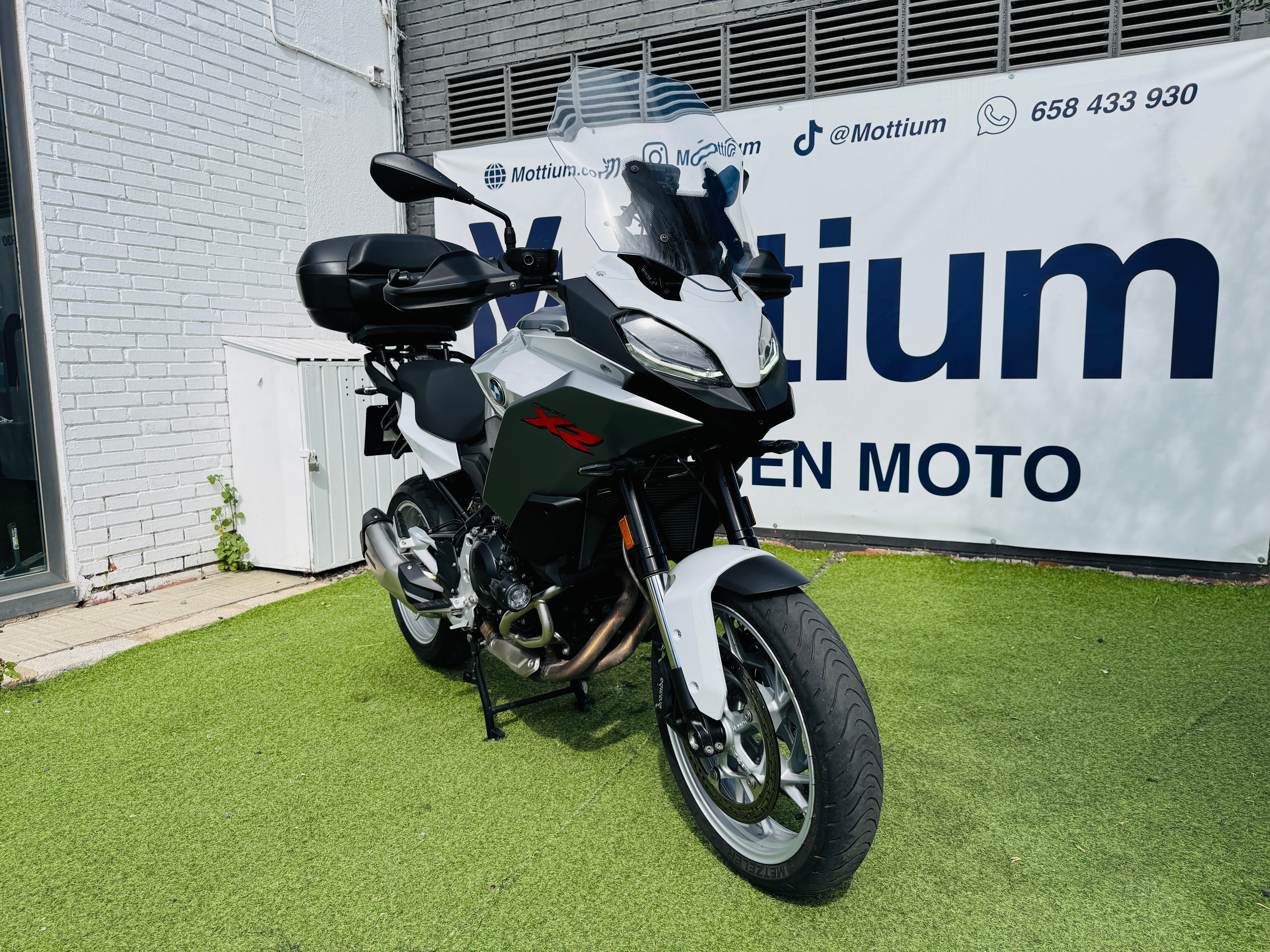 BMW F900XR