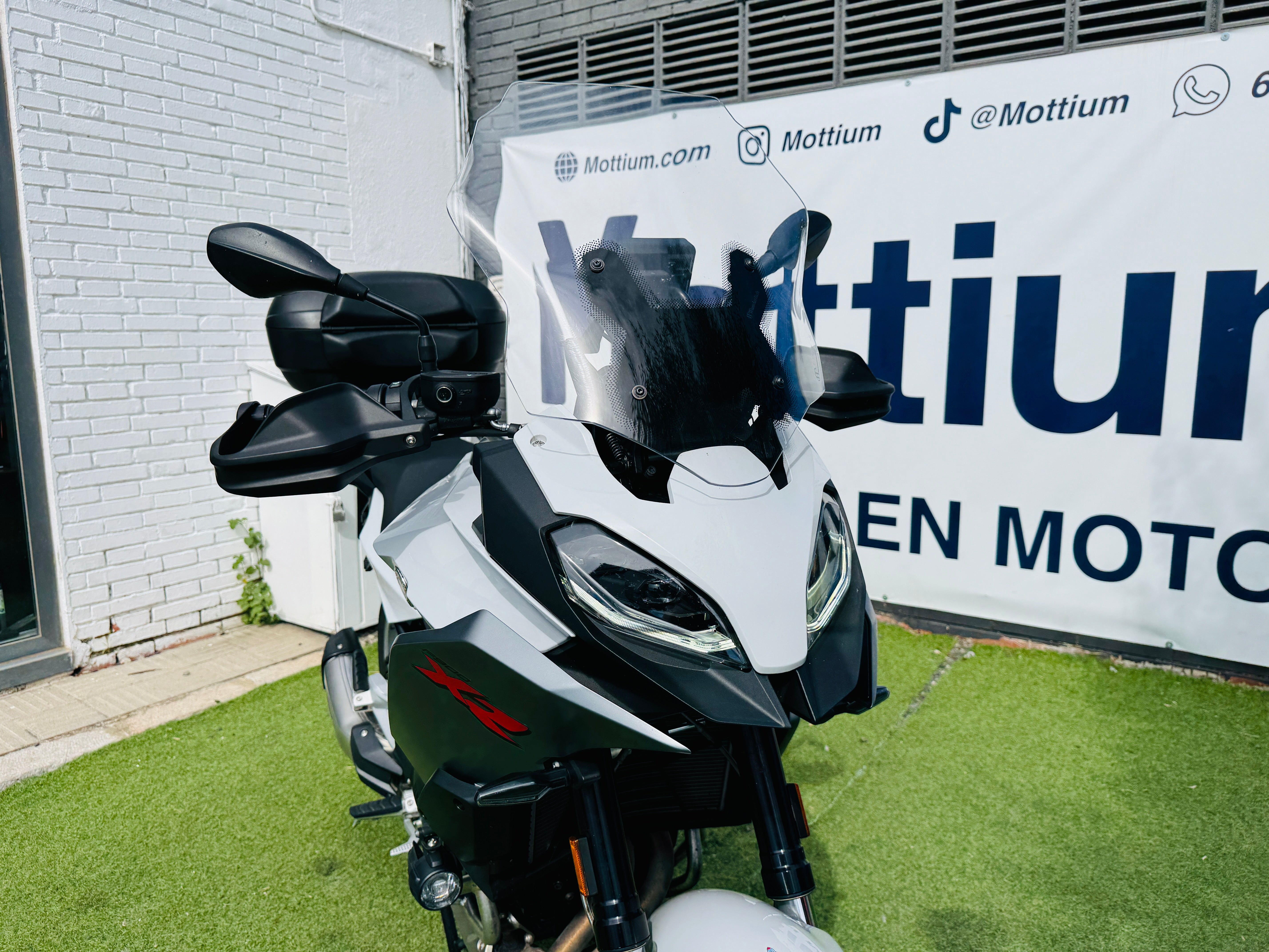 BMW F900XR