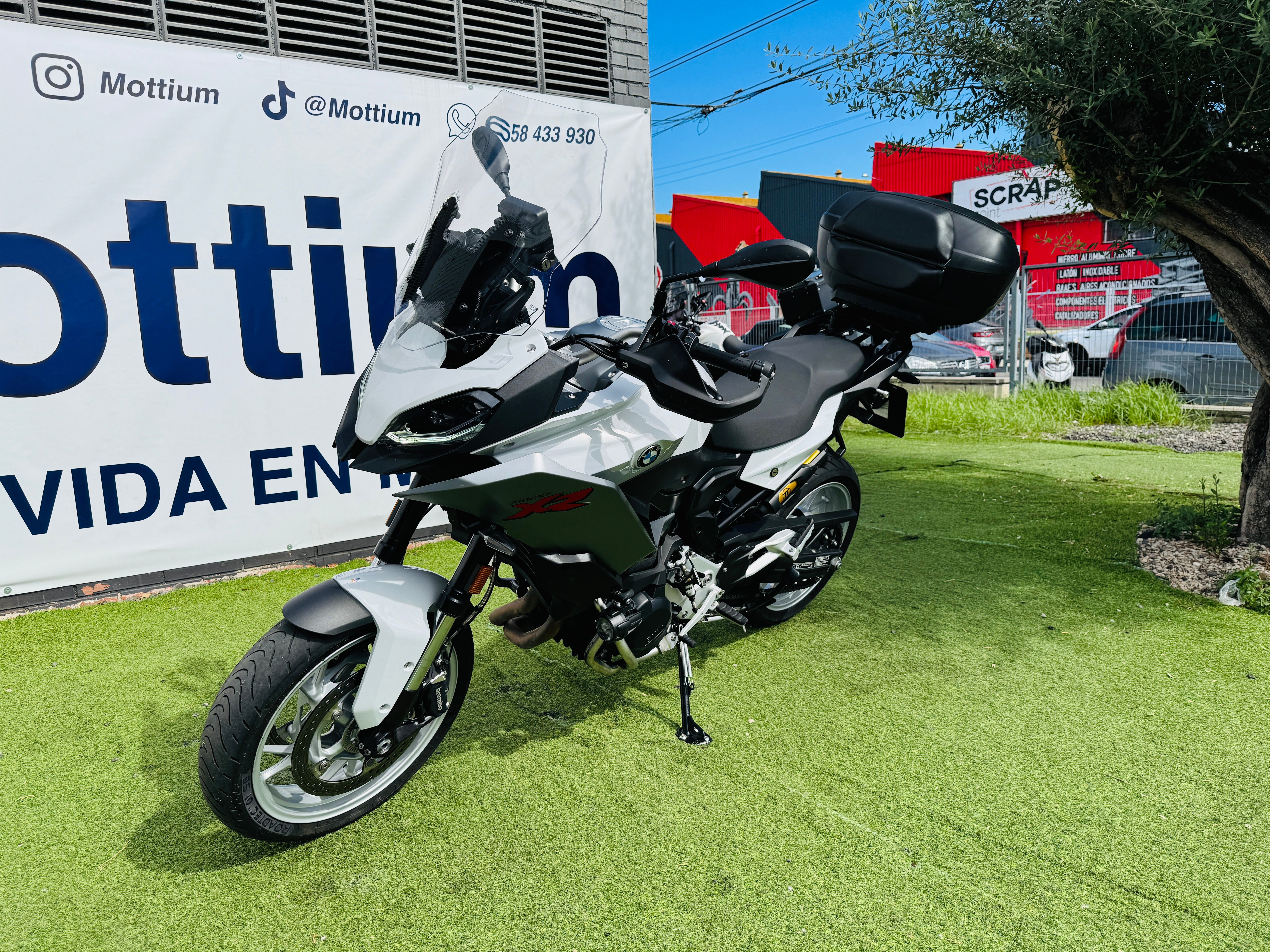 BMW F900XR