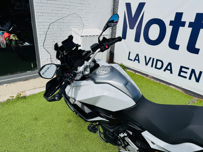BMW F900XR