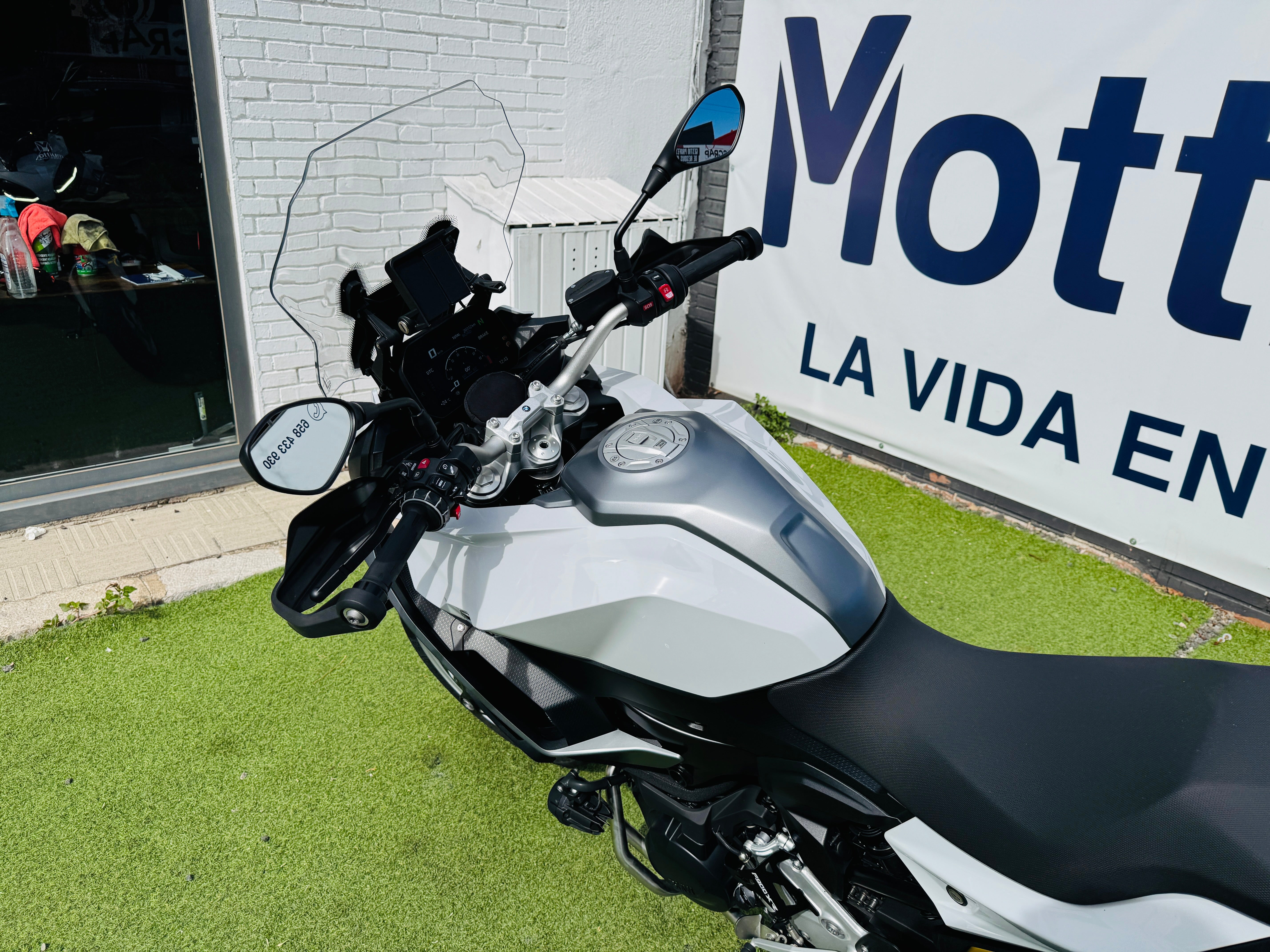 BMW F900XR