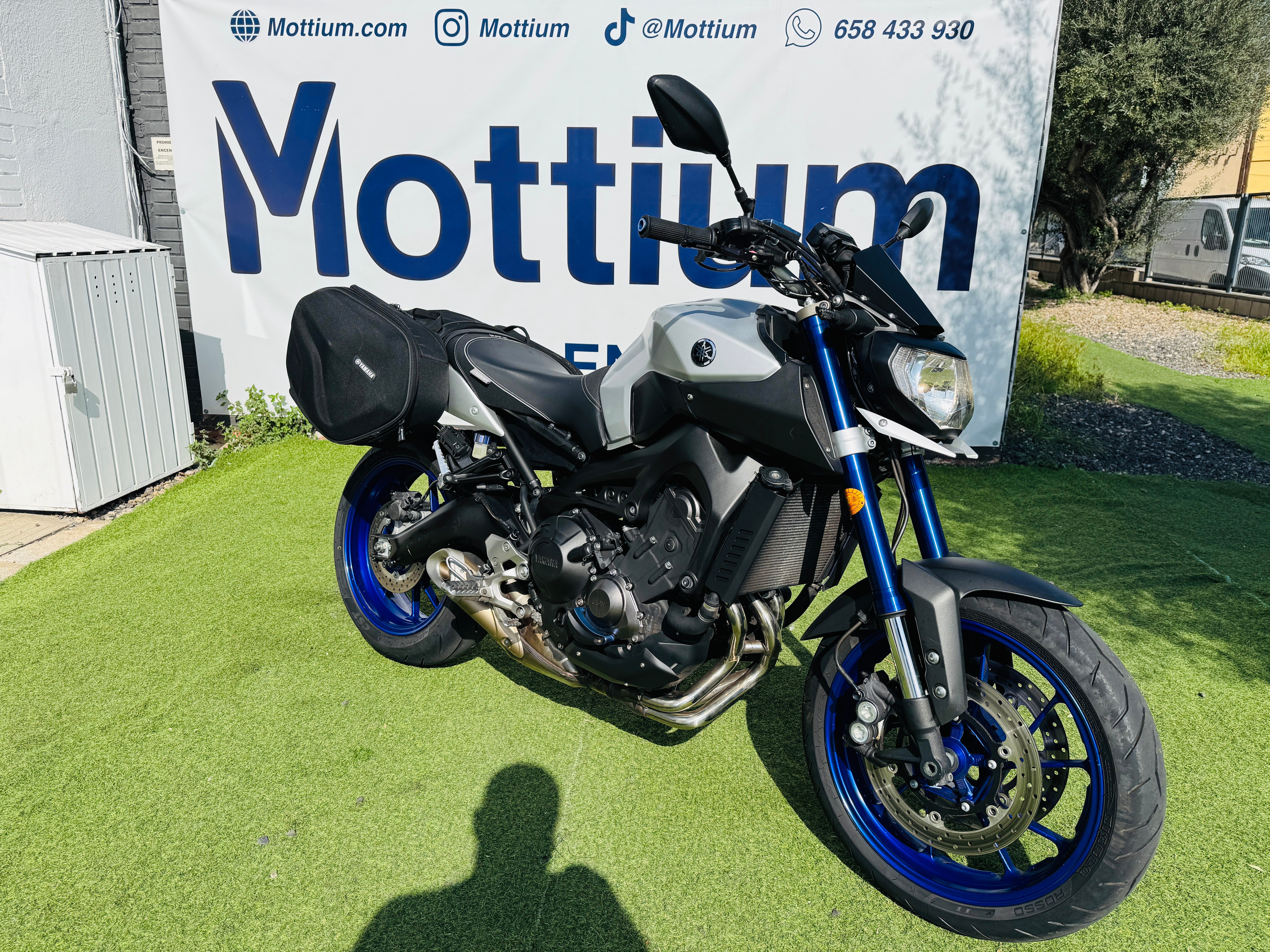 YAMAHA MT-09
