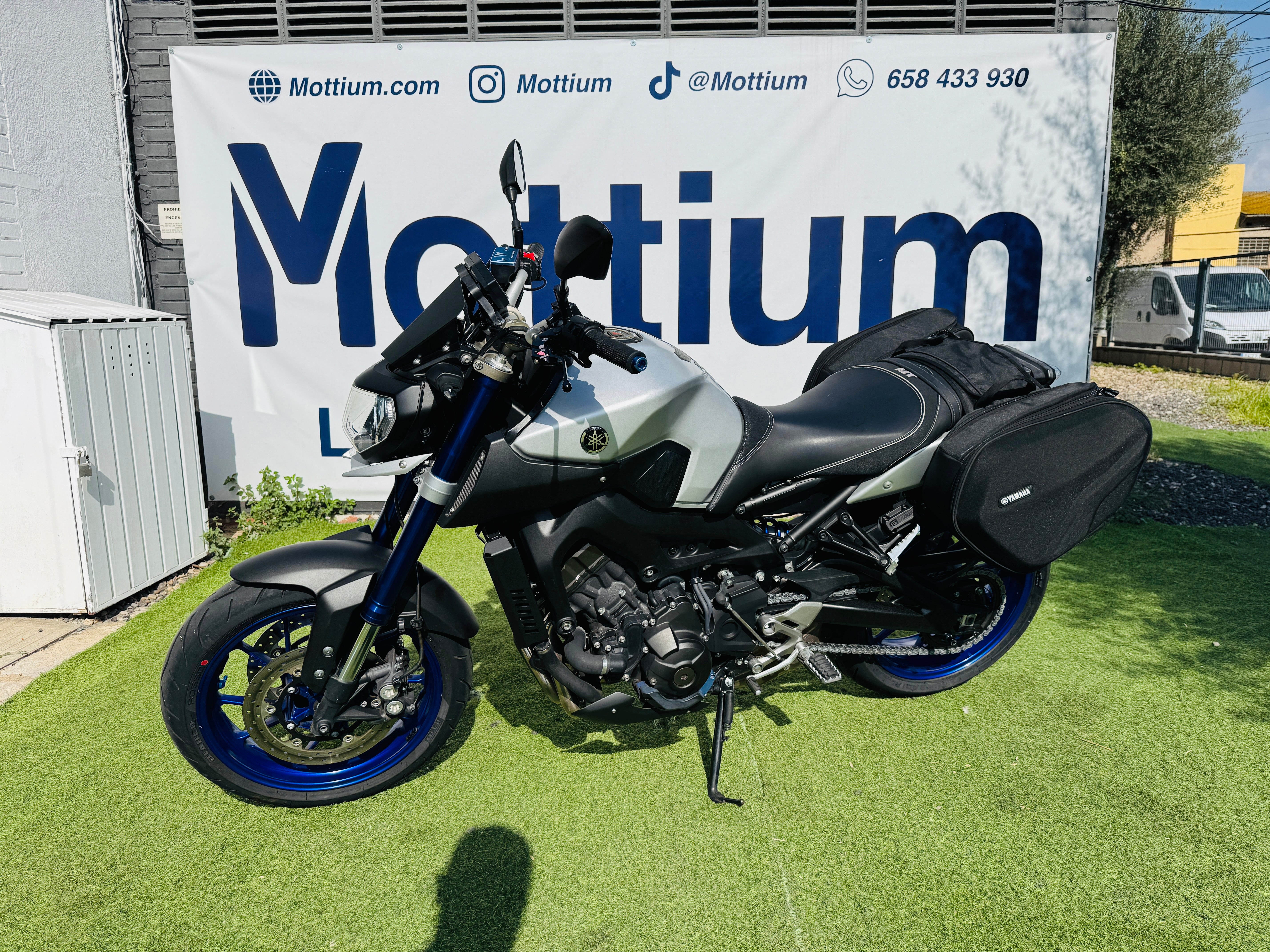 YAMAHA MT-09