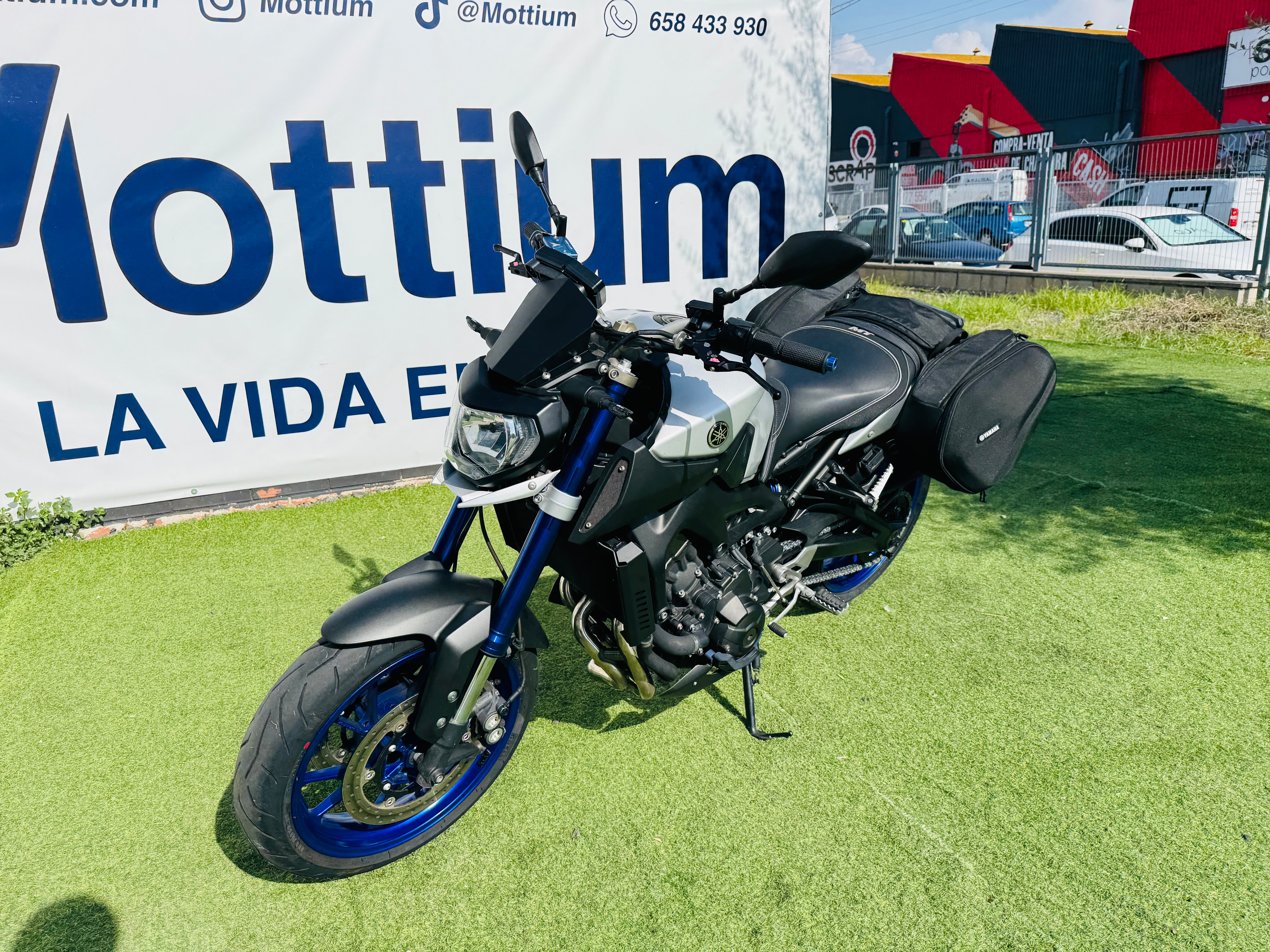 YAMAHA MT-09