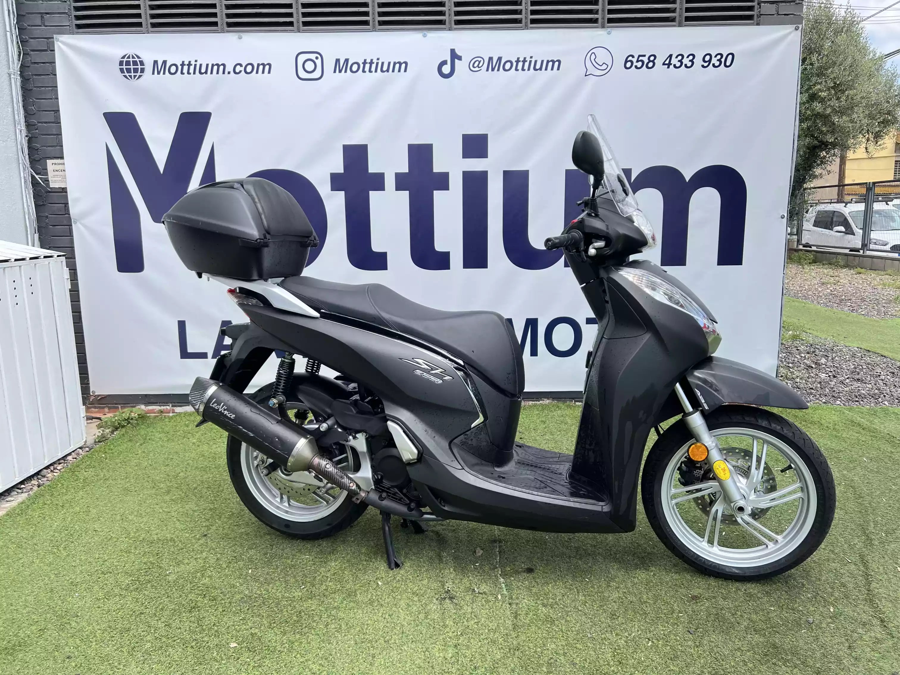 HONDA SCOOPY SH300i