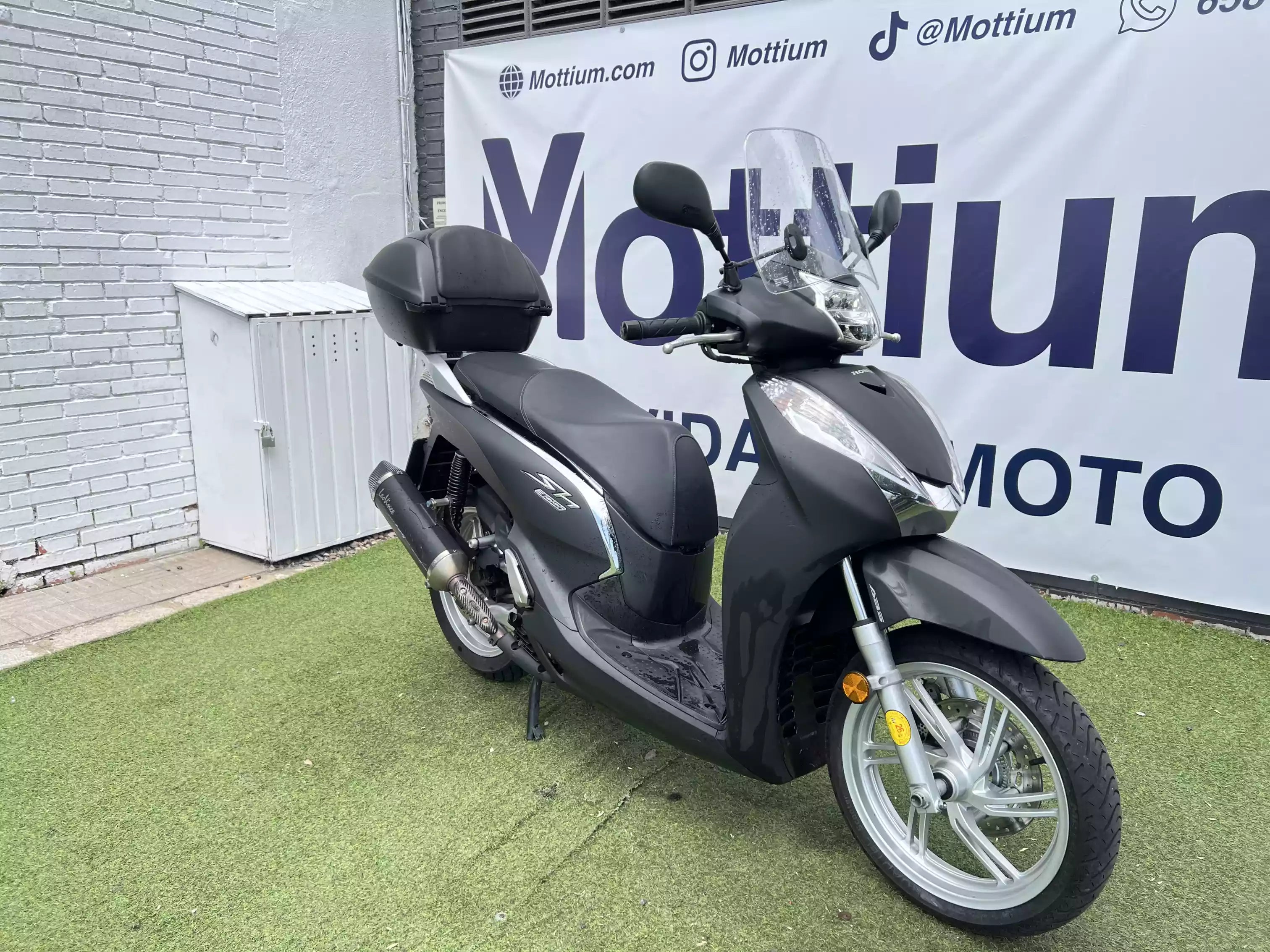 HONDA SCOOPY SH300i