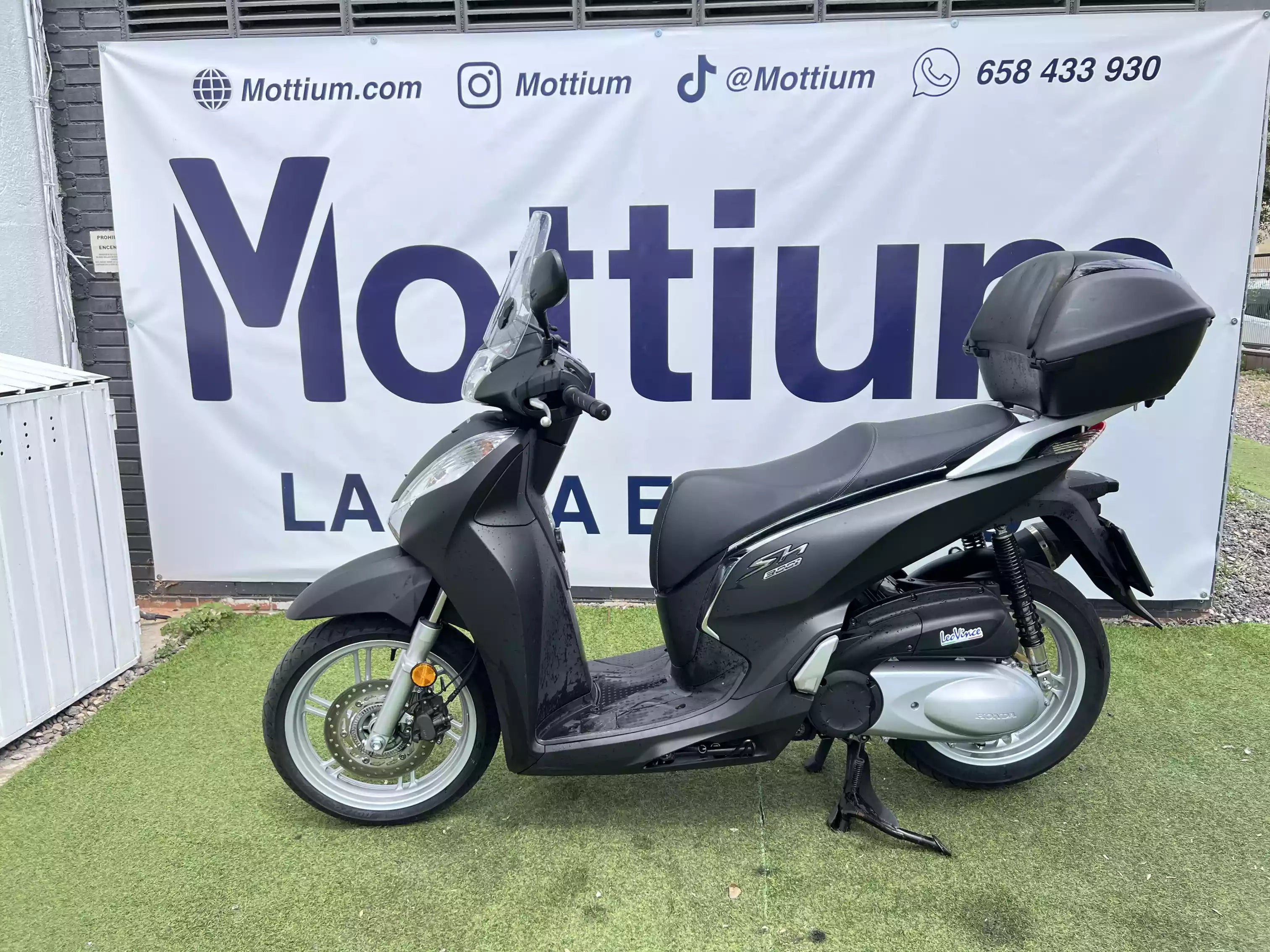 HONDA SCOOPY SH300i