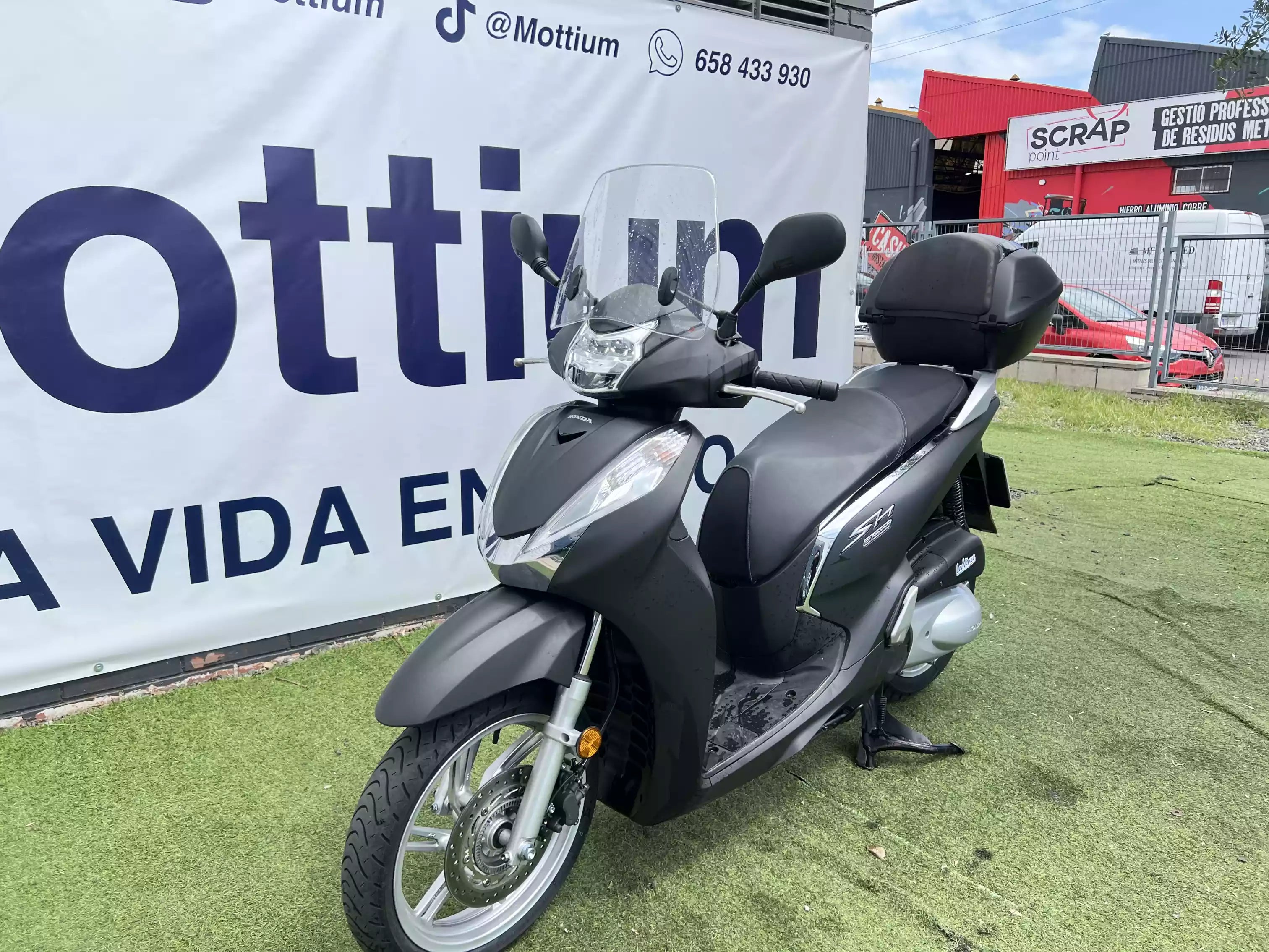 HONDA SCOOPY SH300i