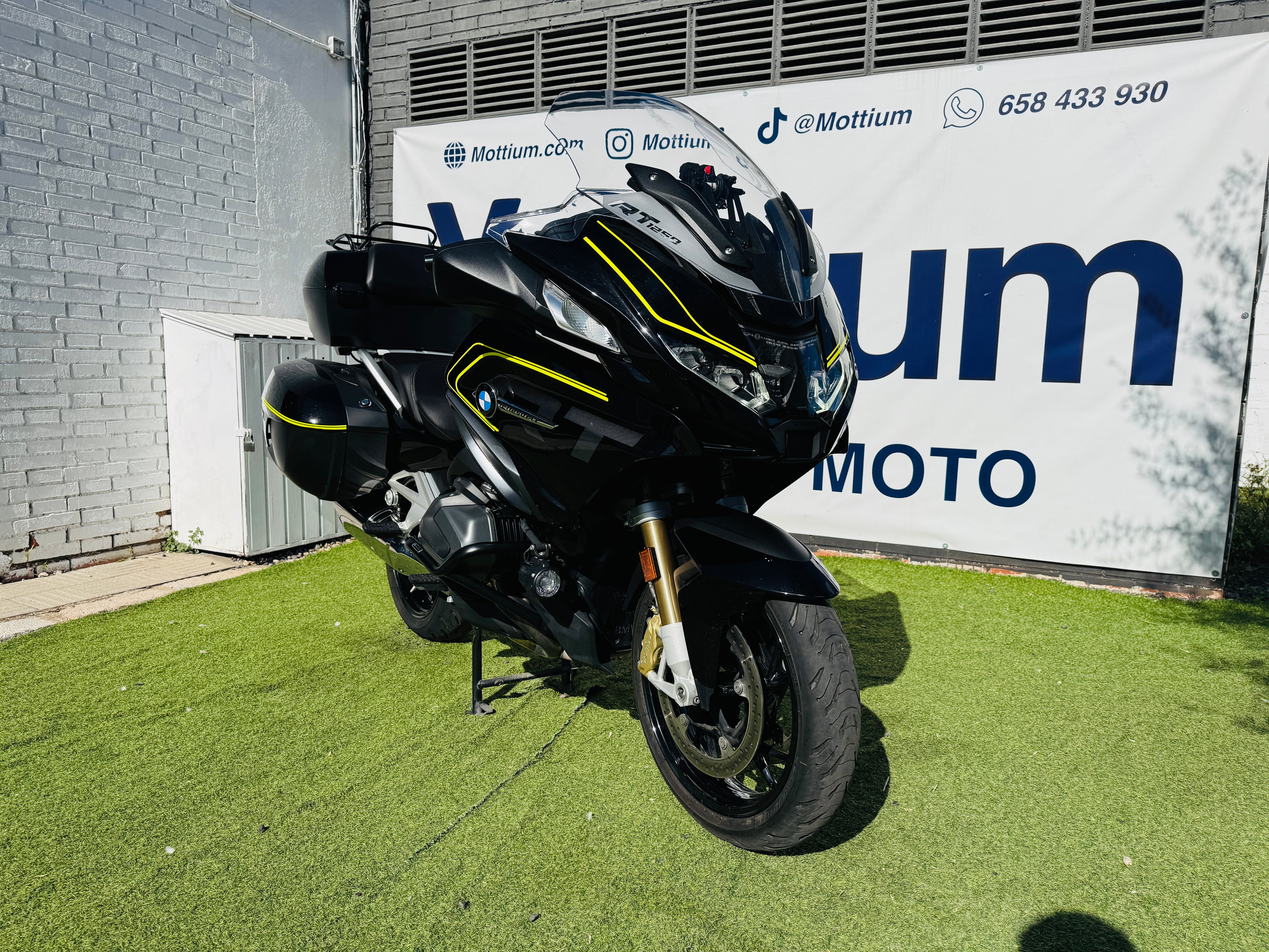 BMW R1250RT TRIPLE BLACK