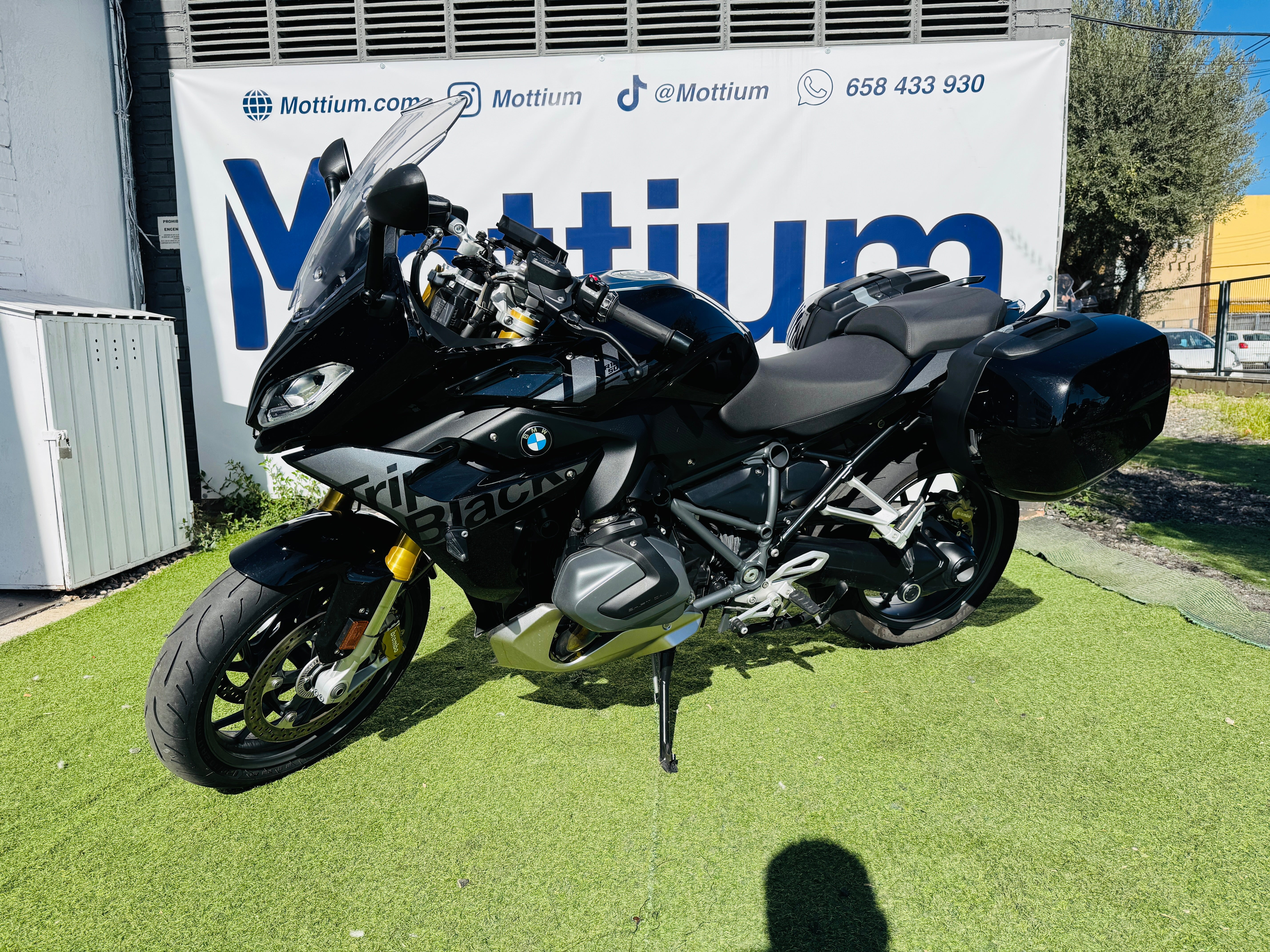 BMW R1250RS TRIPLE BLACK