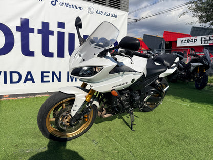 YAMAHA FAZER 8