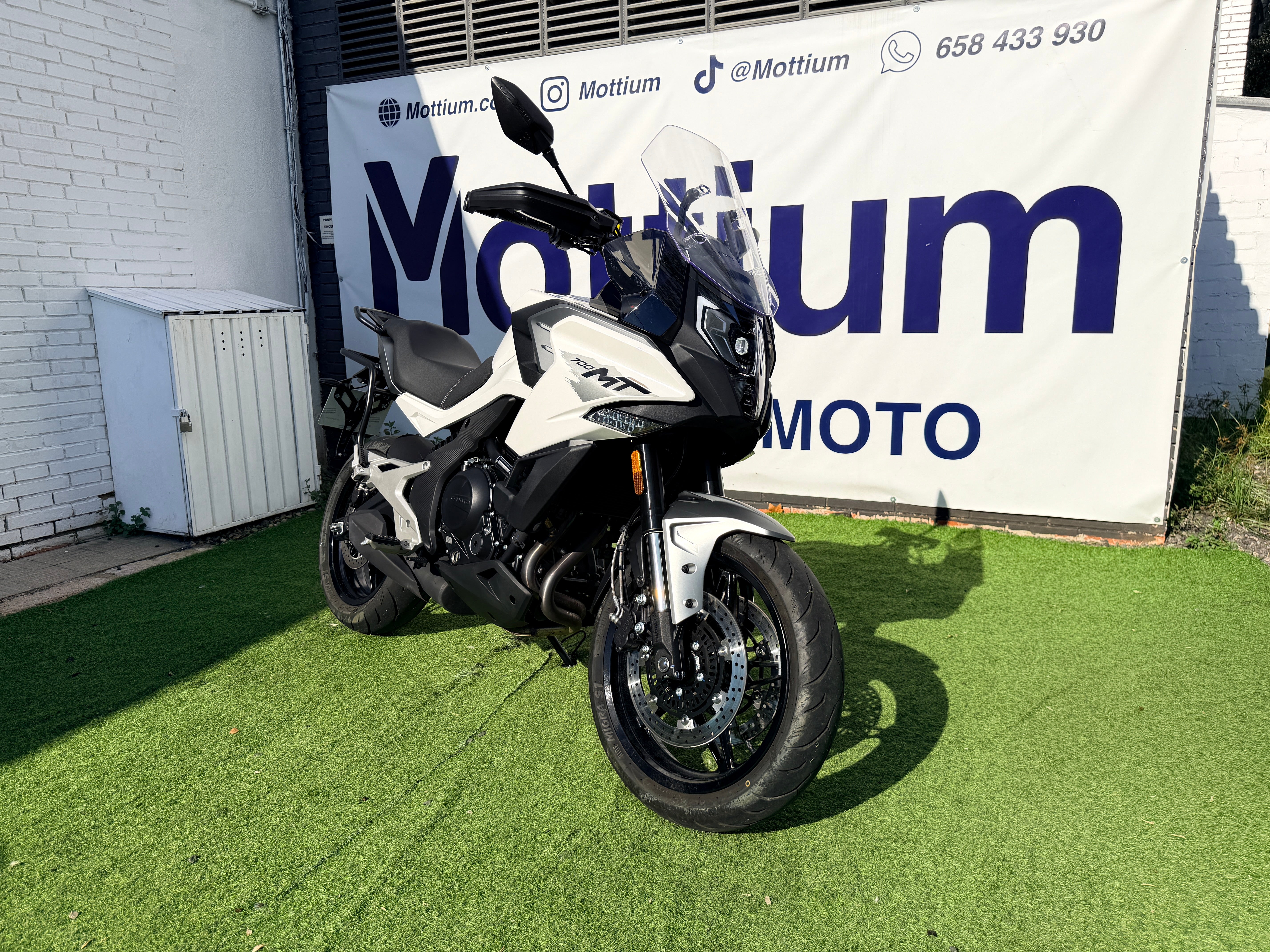 CFMOTO 700MT