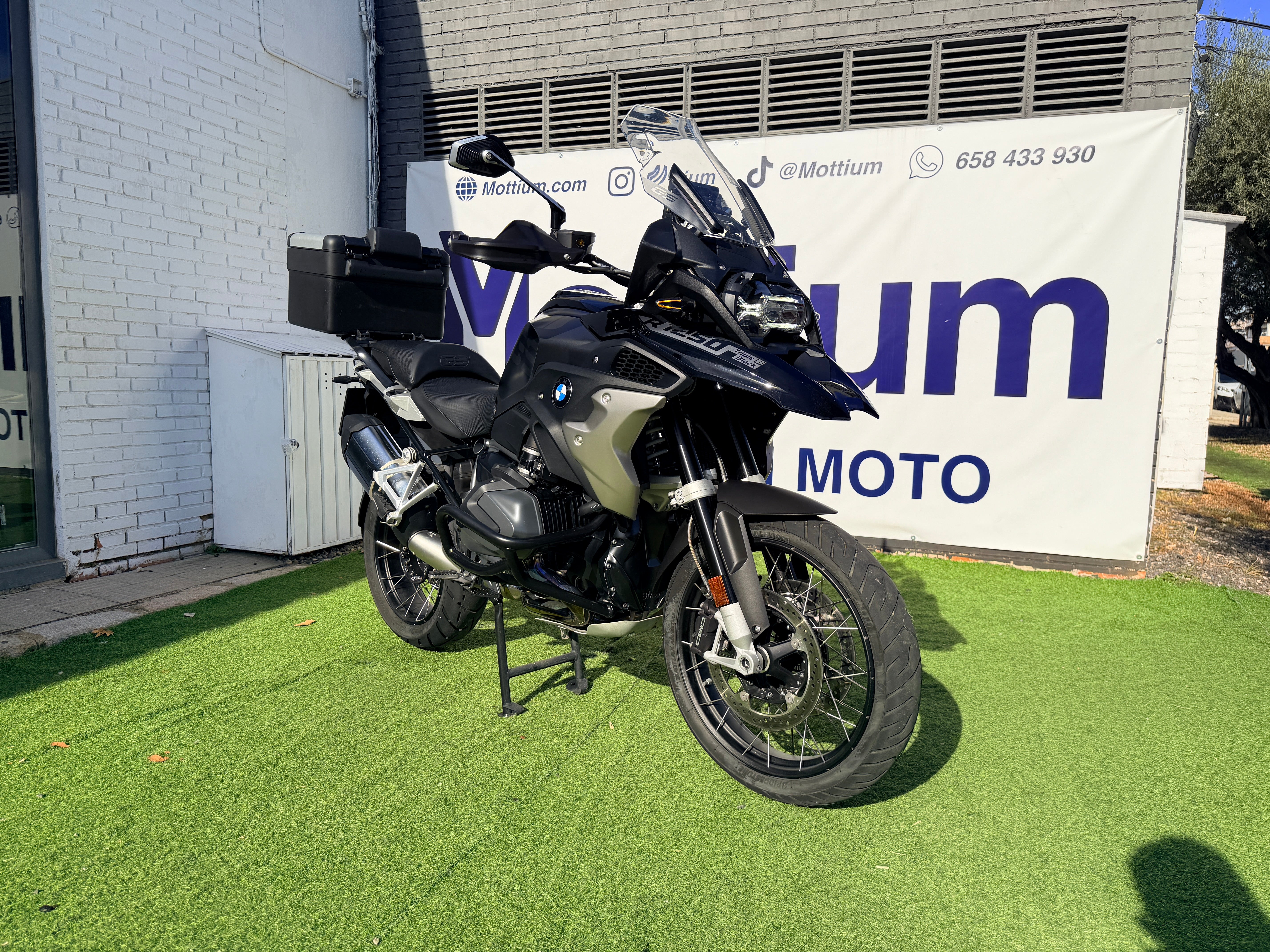 BMW R1250GS TRIPLE BLACK 1