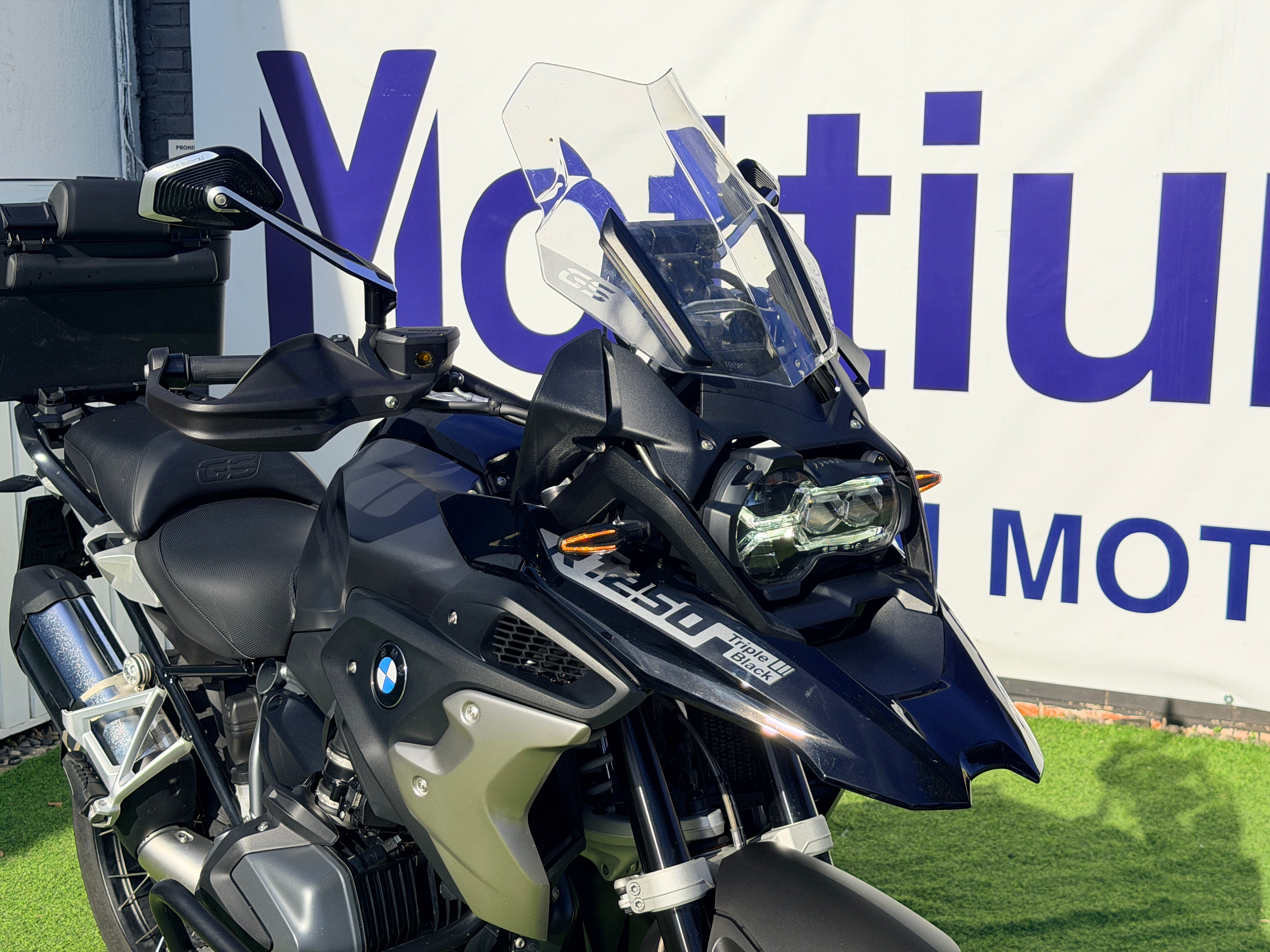 BMW R1250GS TRIPLE BLACK 1