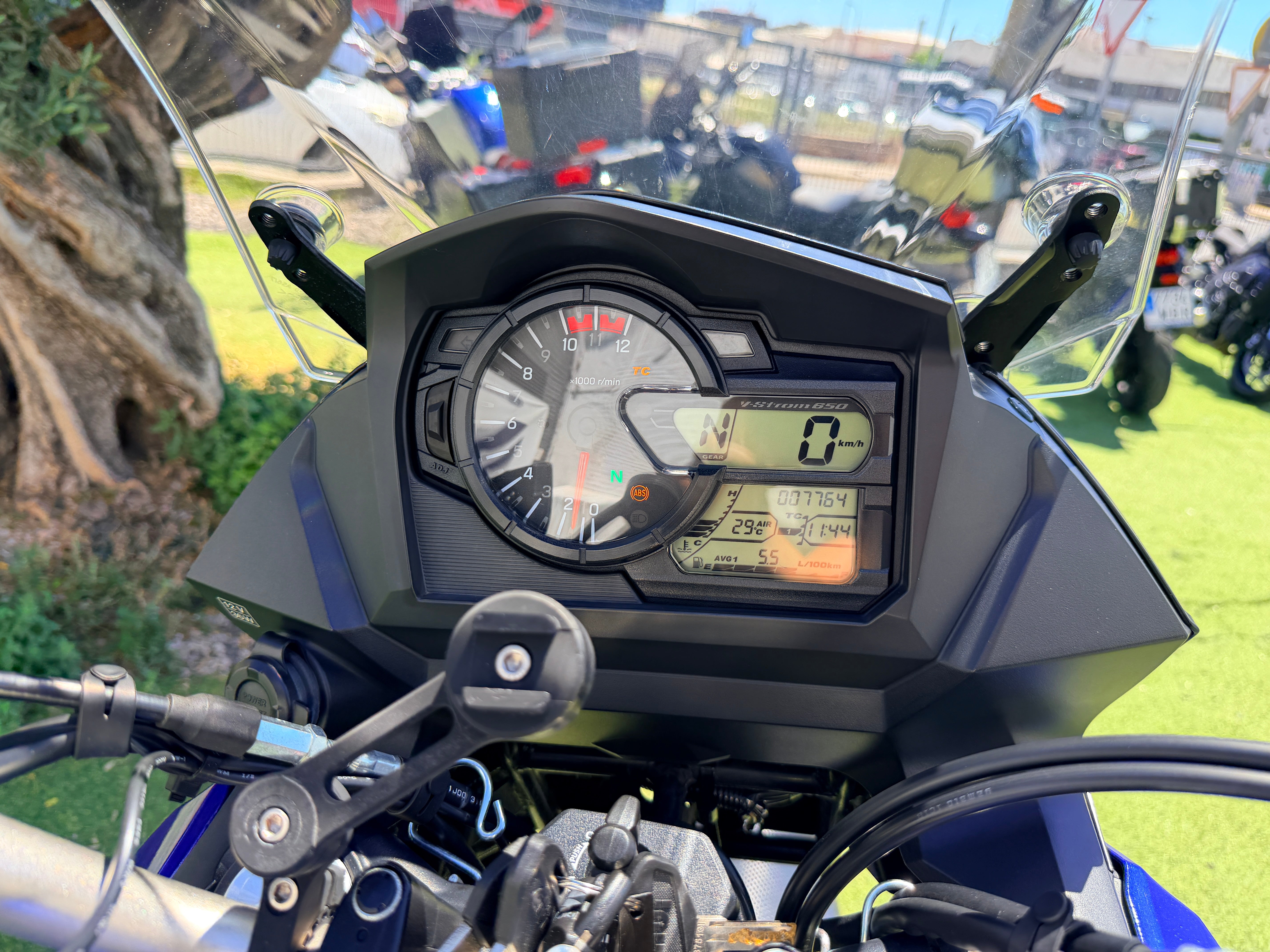 SUZUKI V-STROM 650