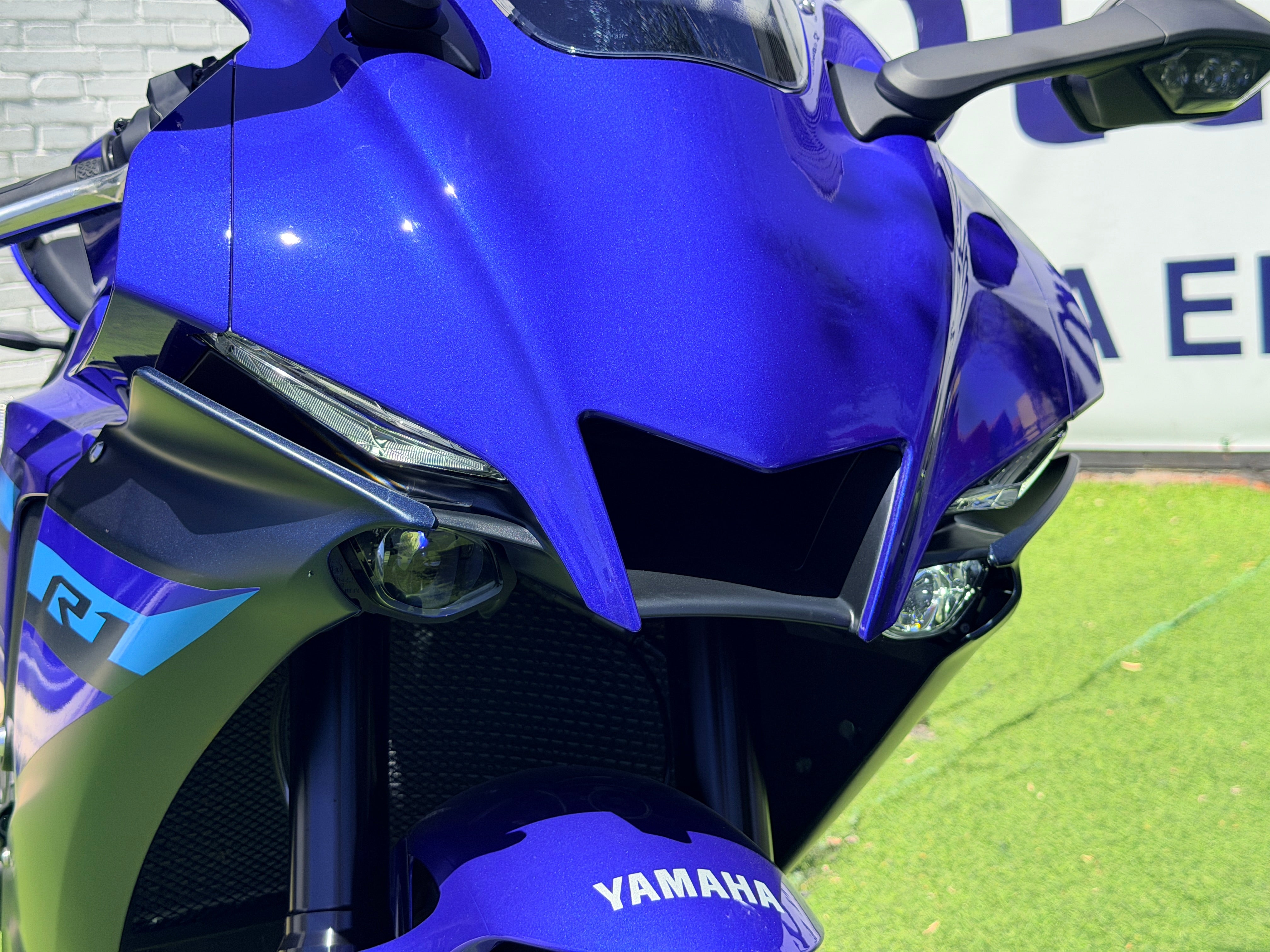 YAMAHA YZF R1