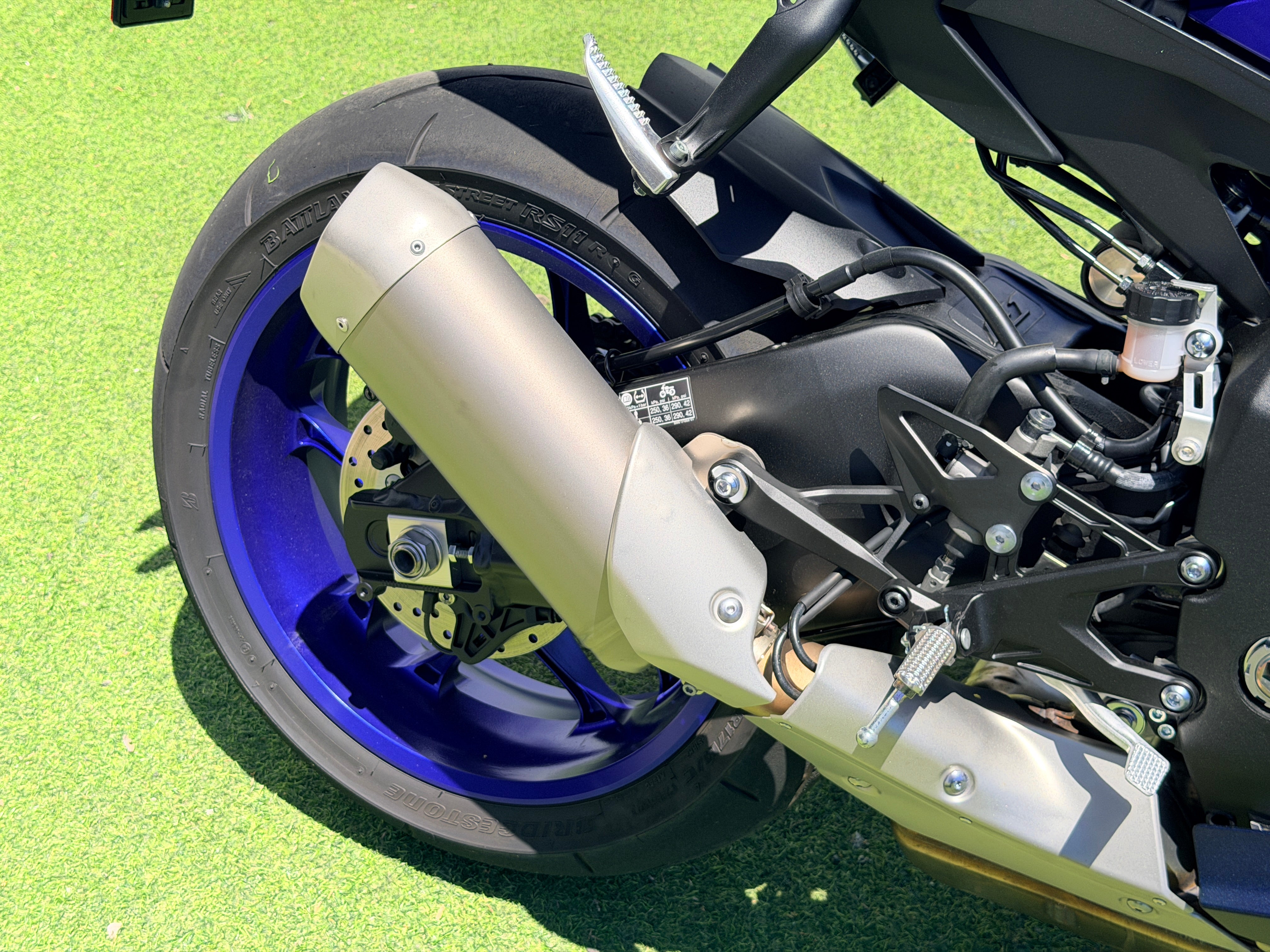YAMAHA YZF R1