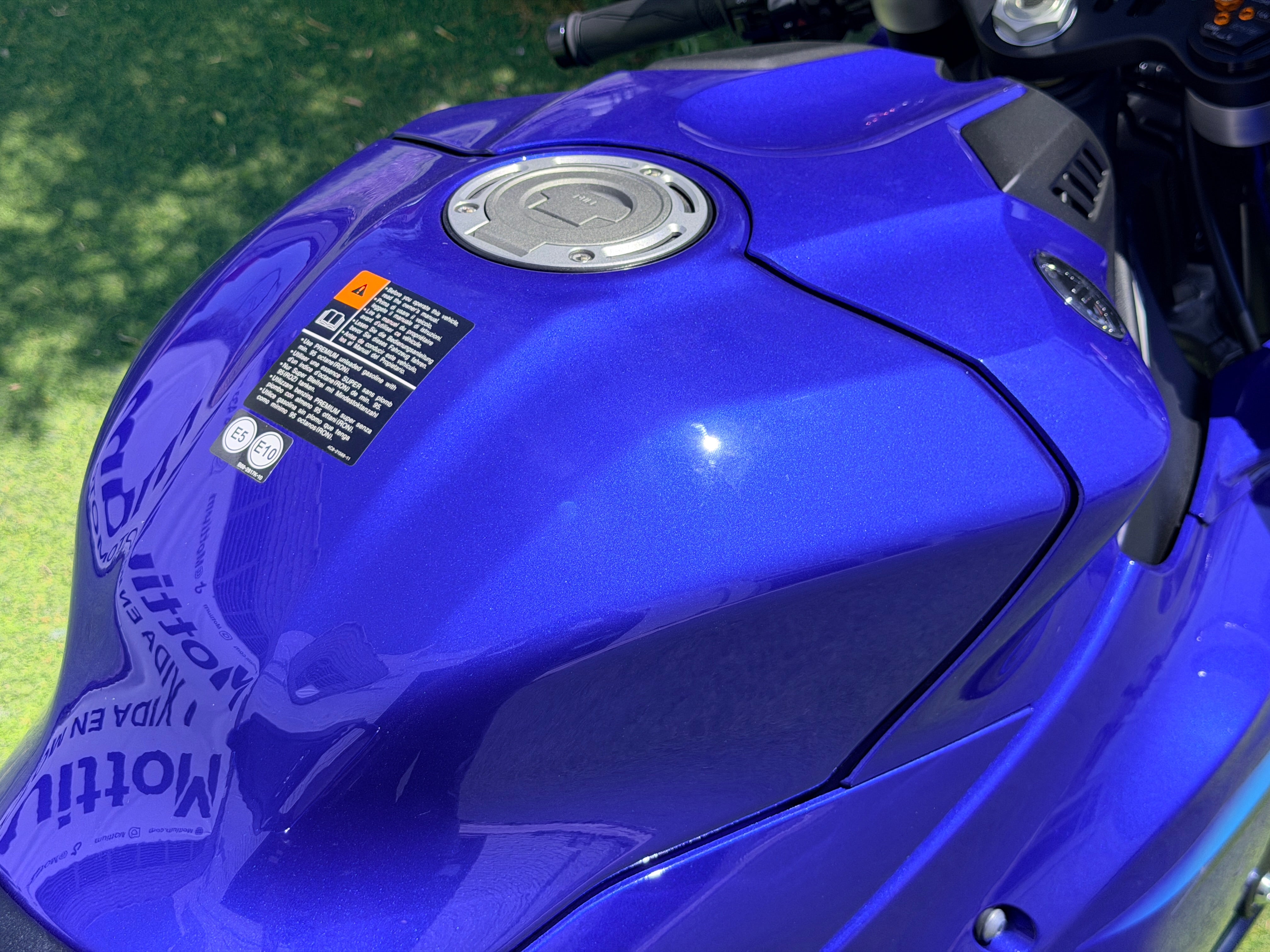 YAMAHA YZF R1