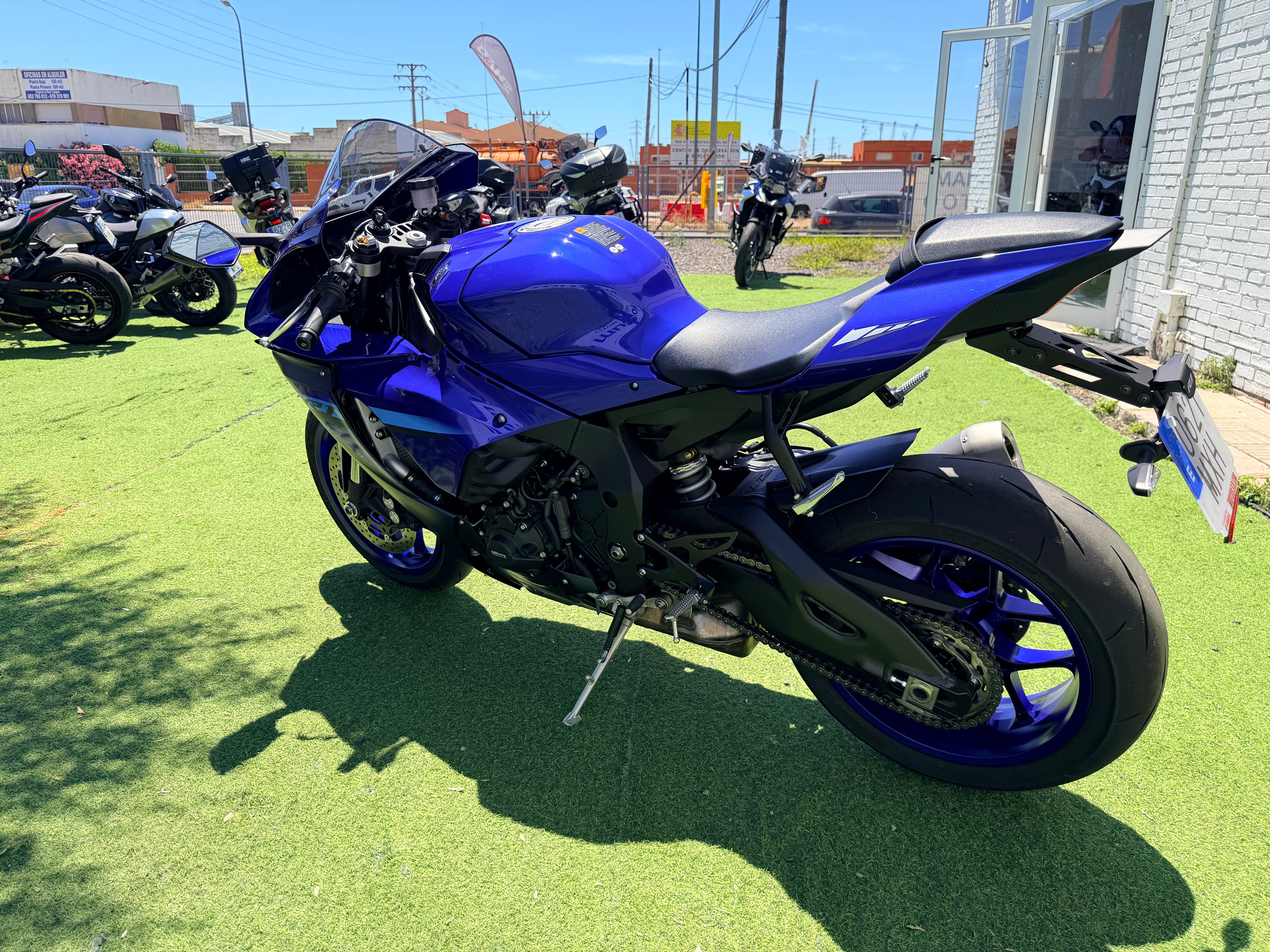YAMAHA YZF R1