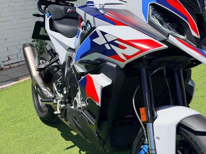 BMW M1000XR