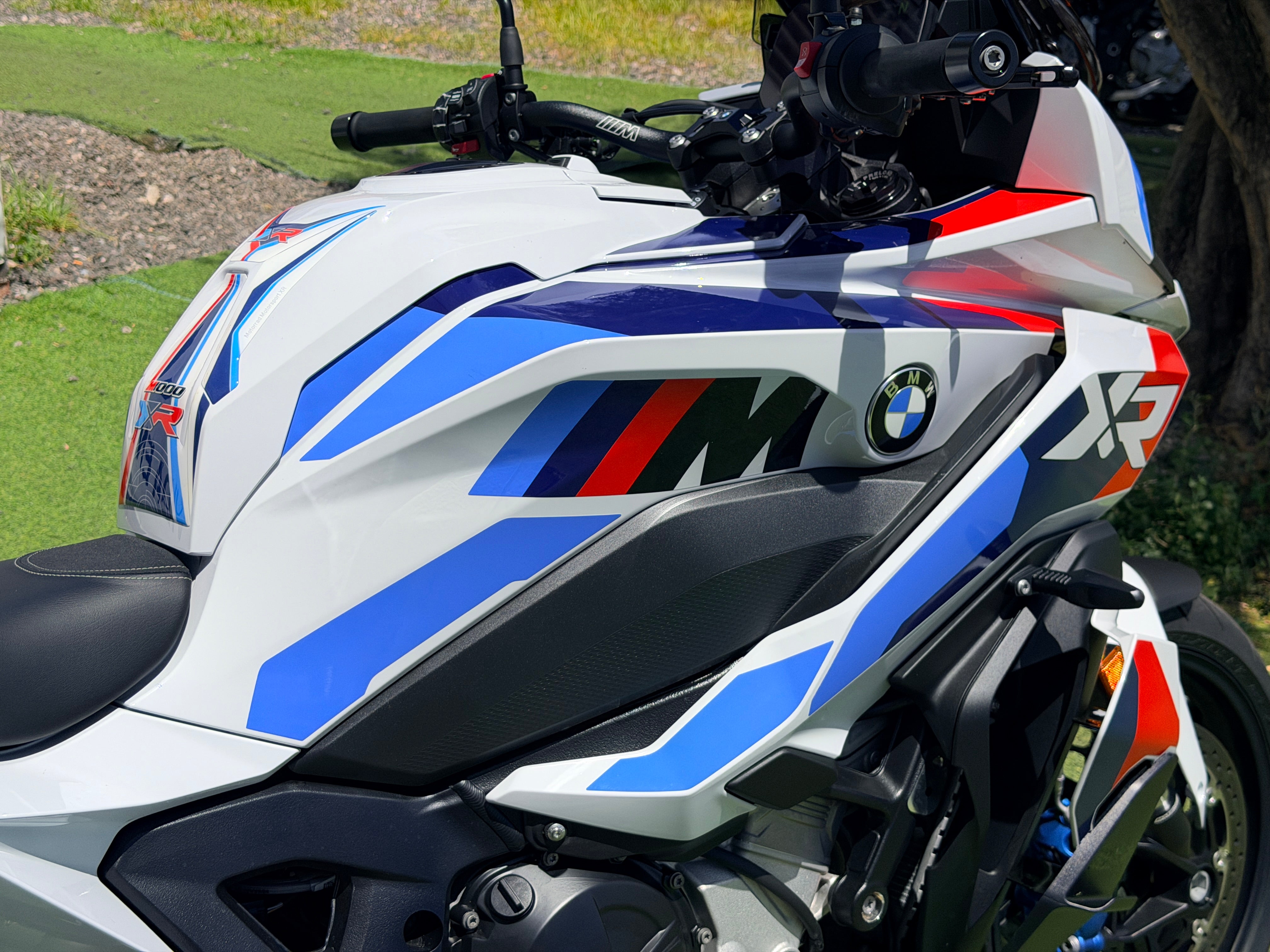 BMW M1000XR