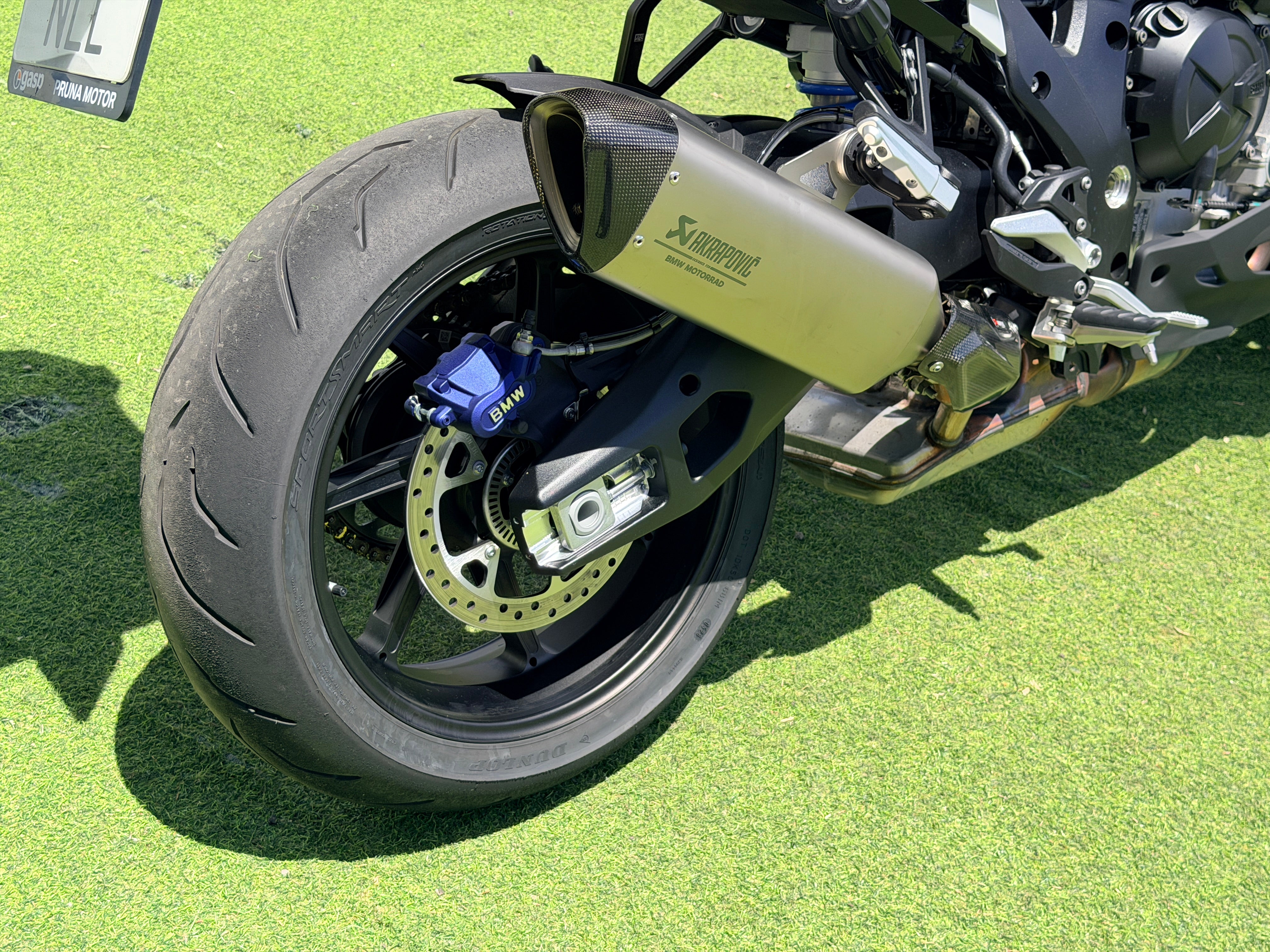 BMW M1000XR