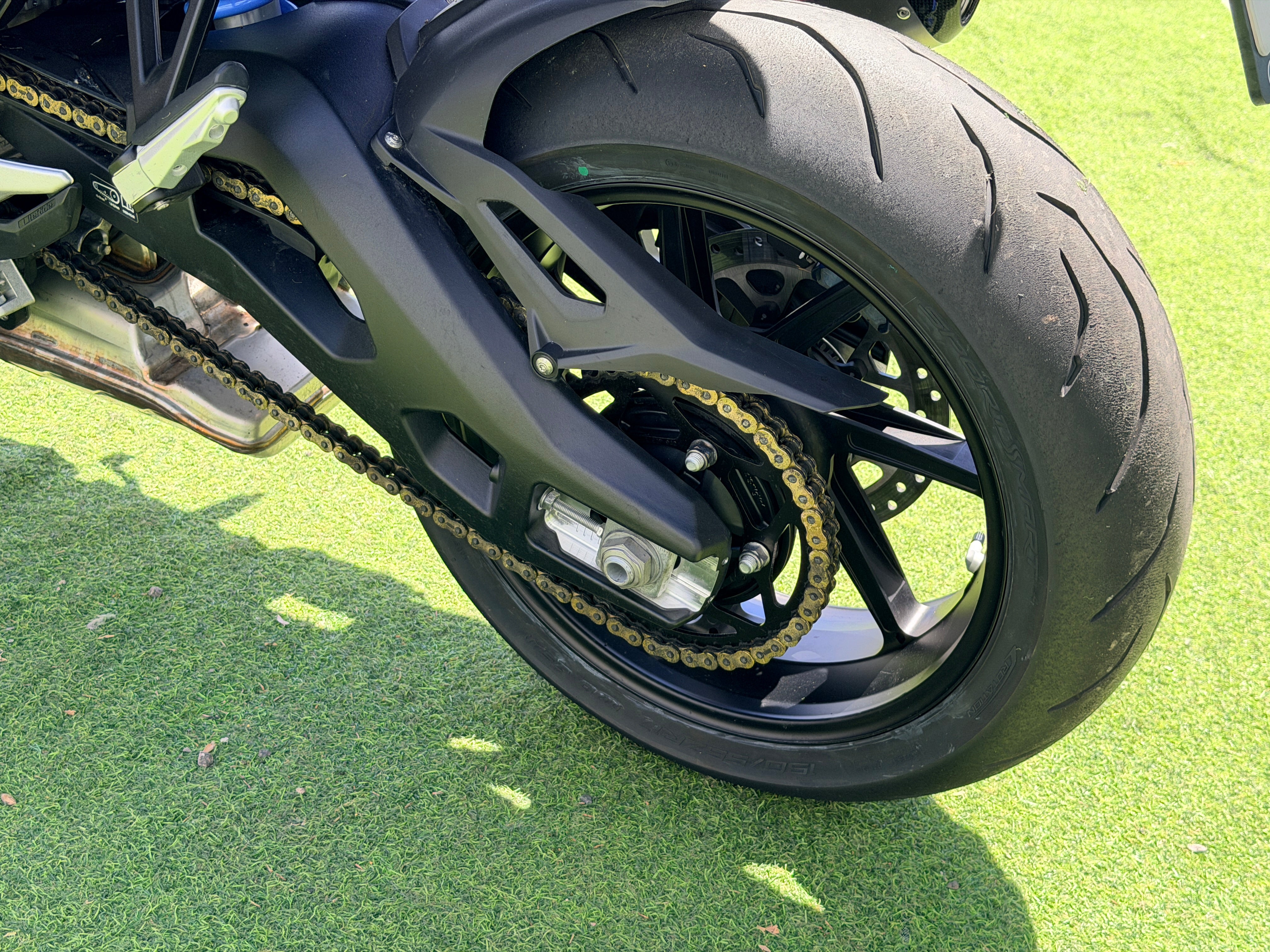 BMW M1000XR
