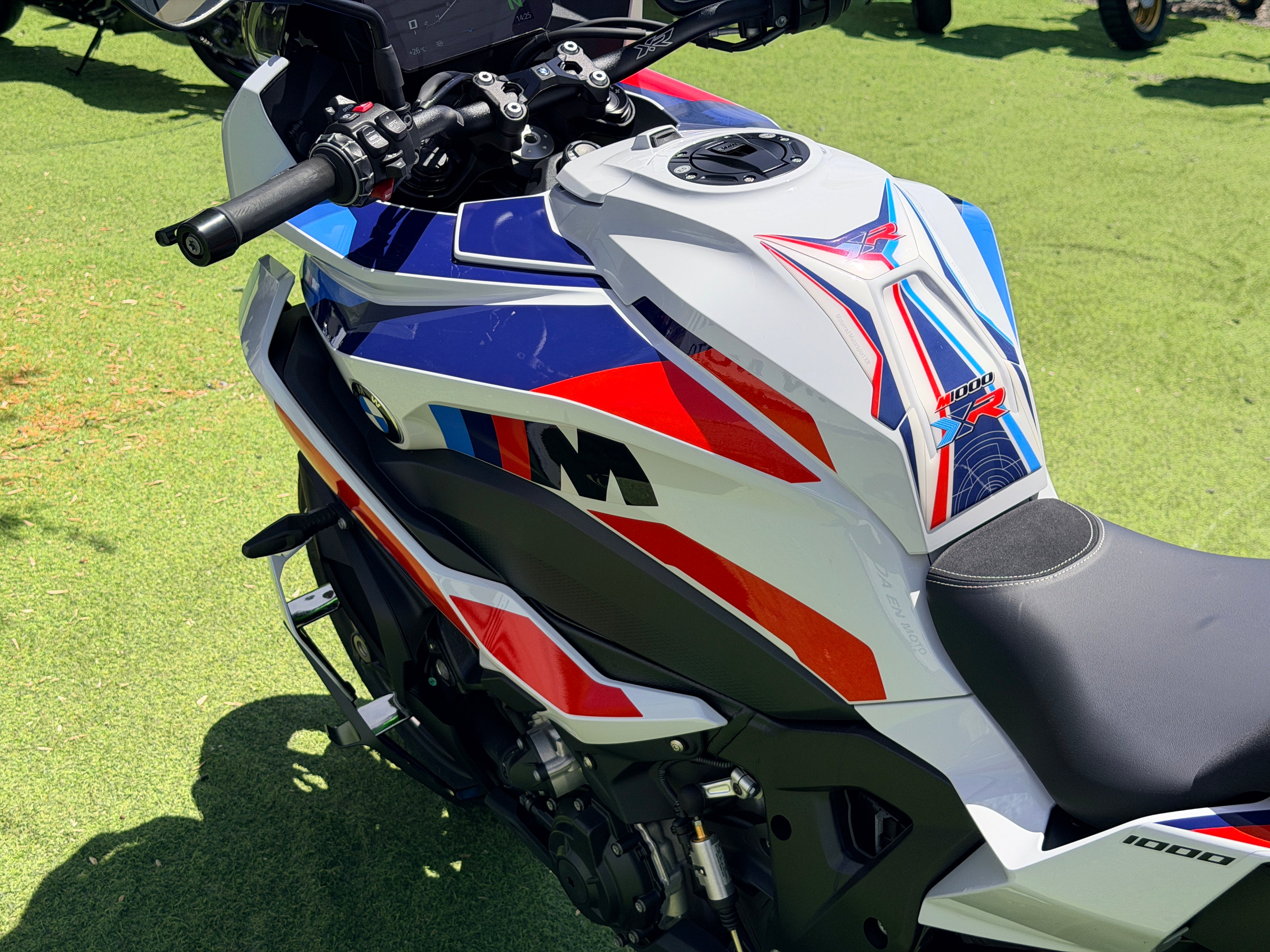 BMW M1000XR