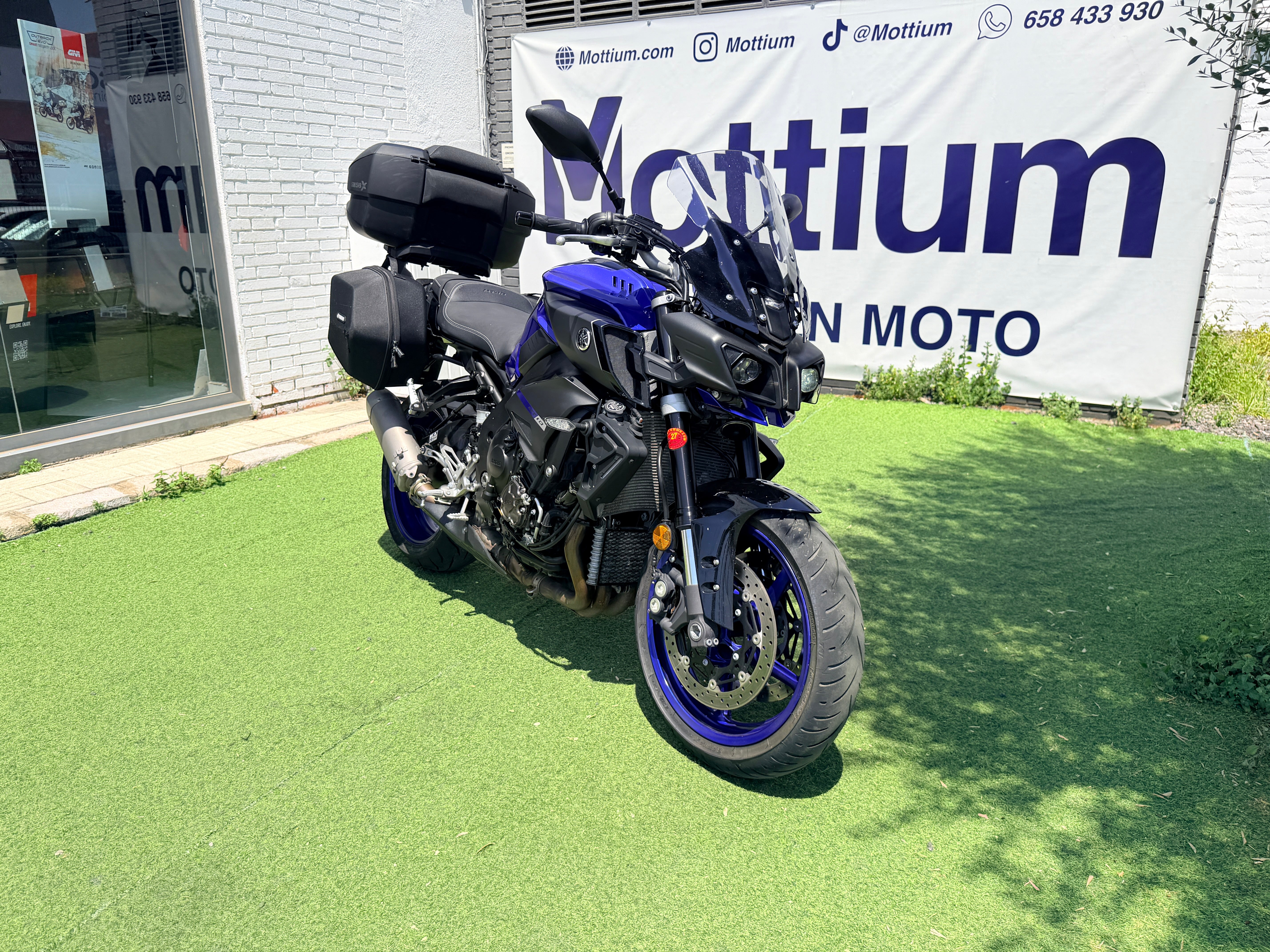 YAMAHA MT-10
