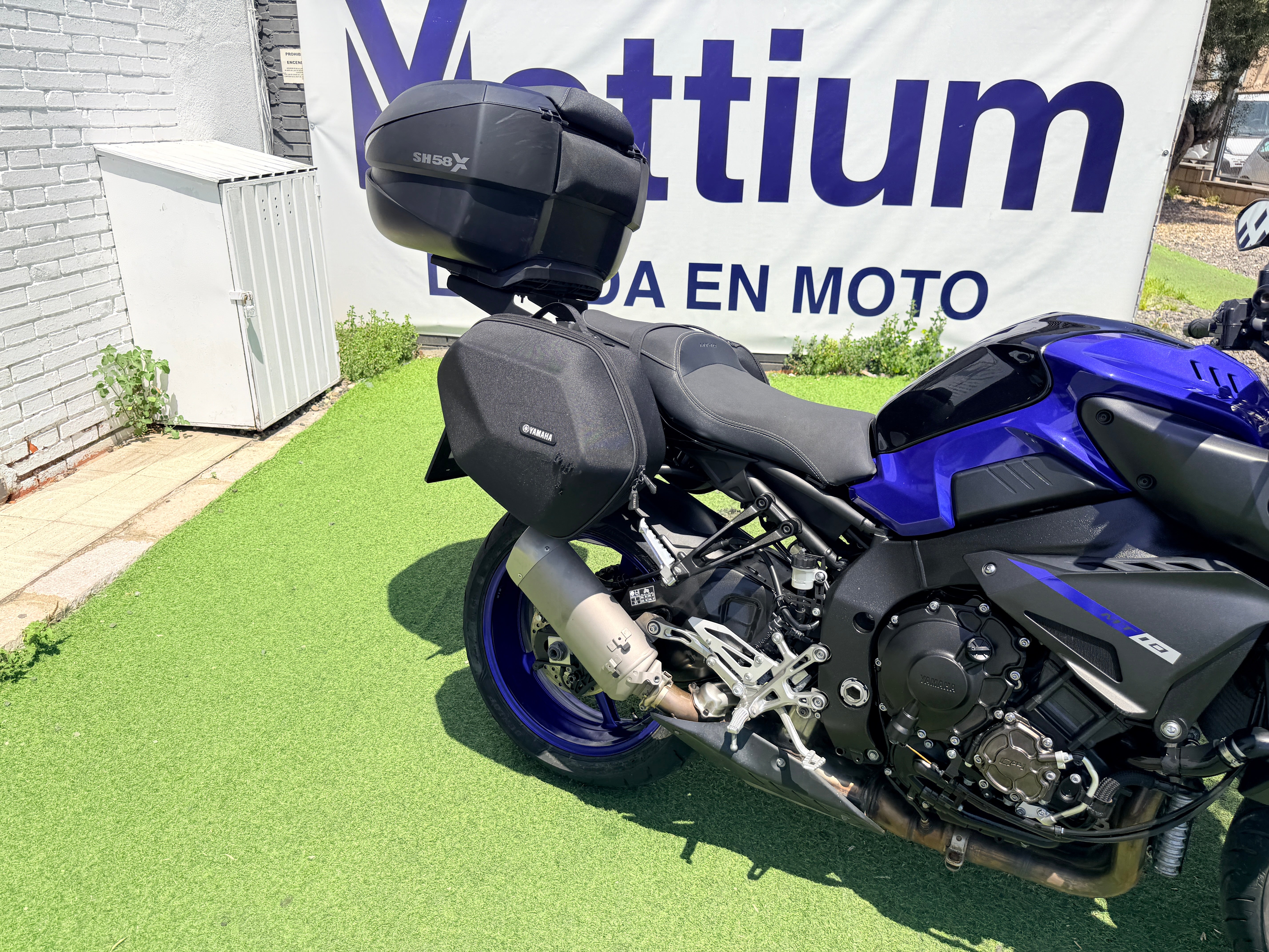 YAMAHA MT-10