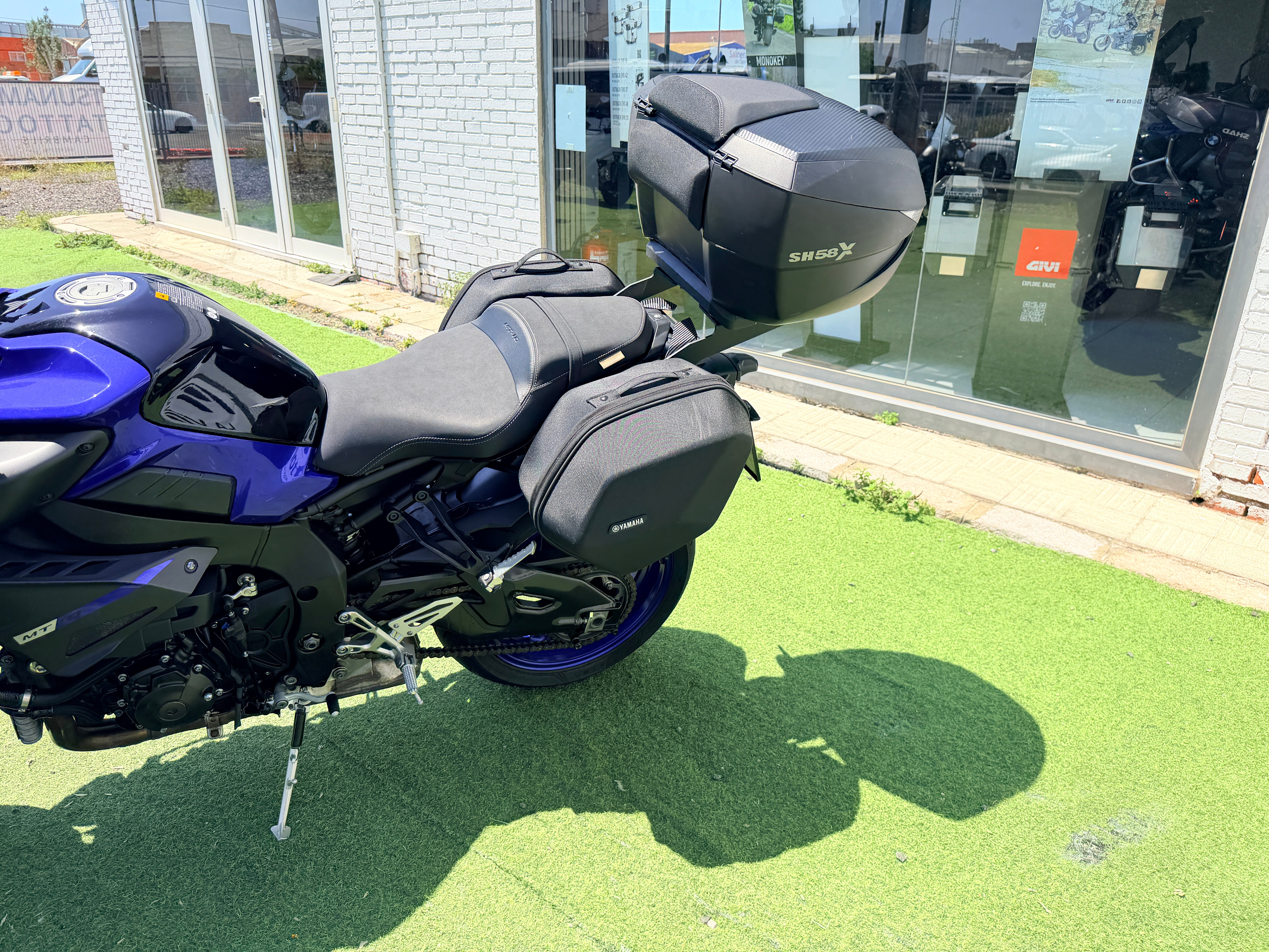 YAMAHA MT-10