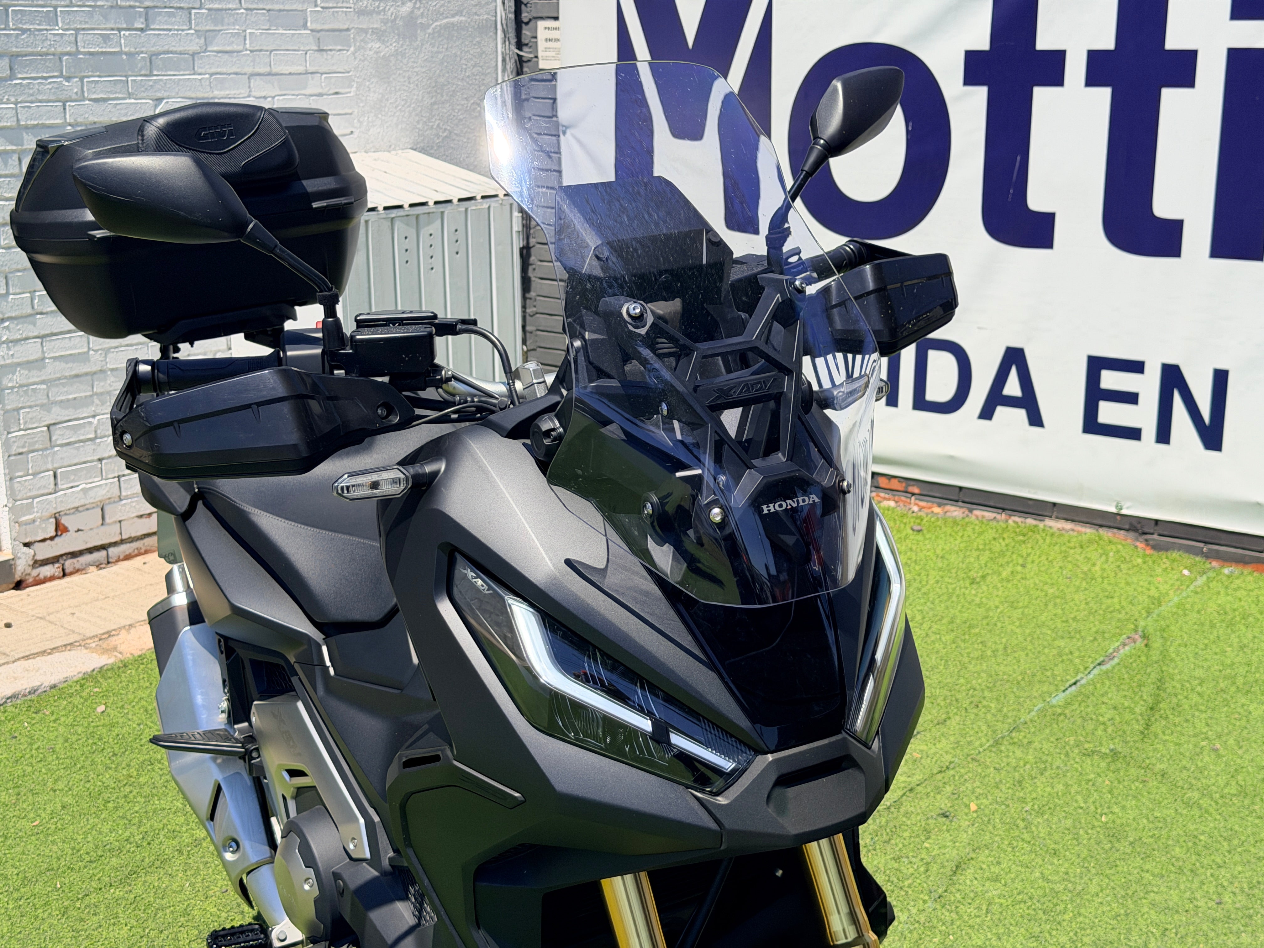 HONDA X-ADV 750