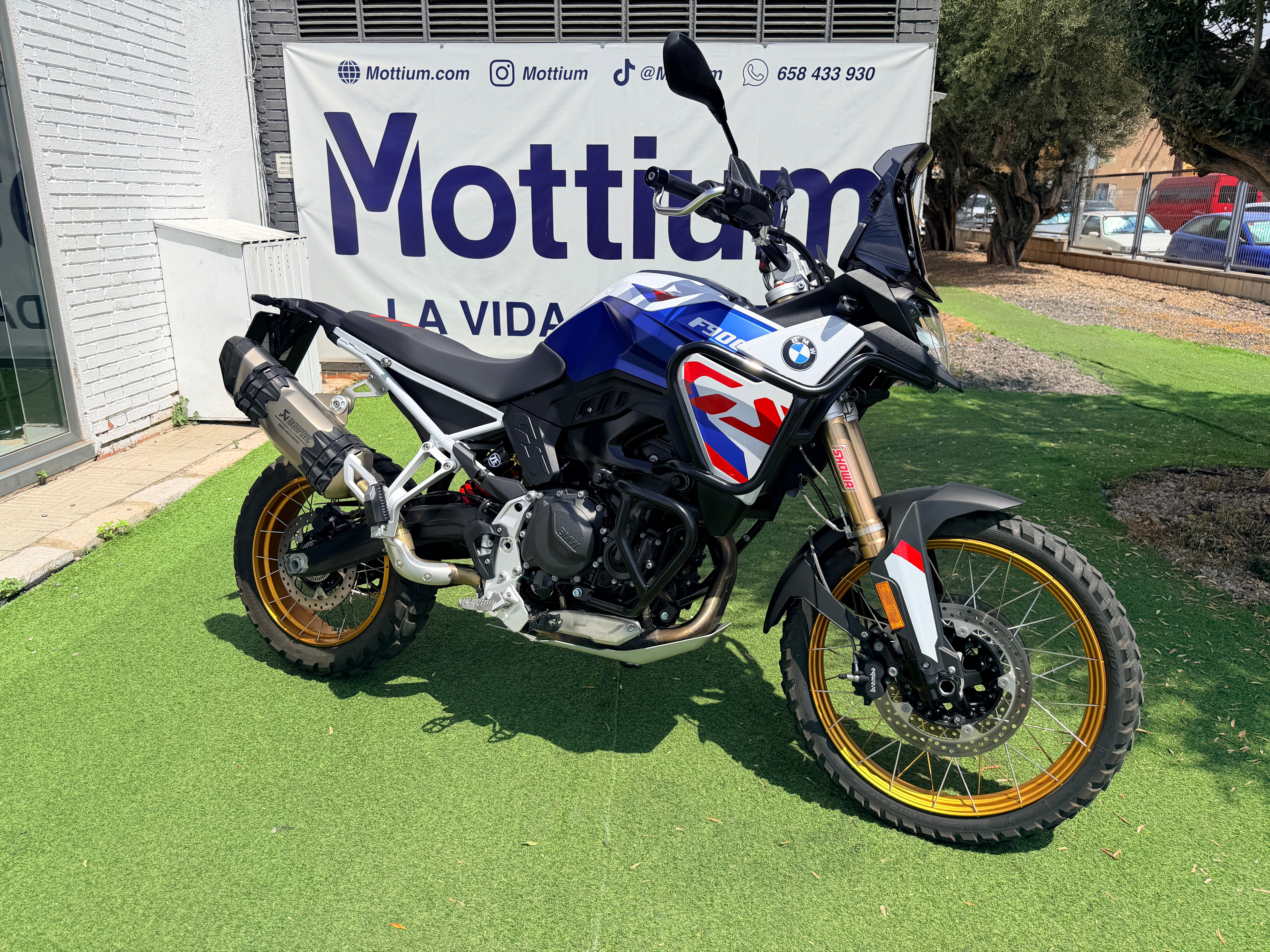 BMW F900GS