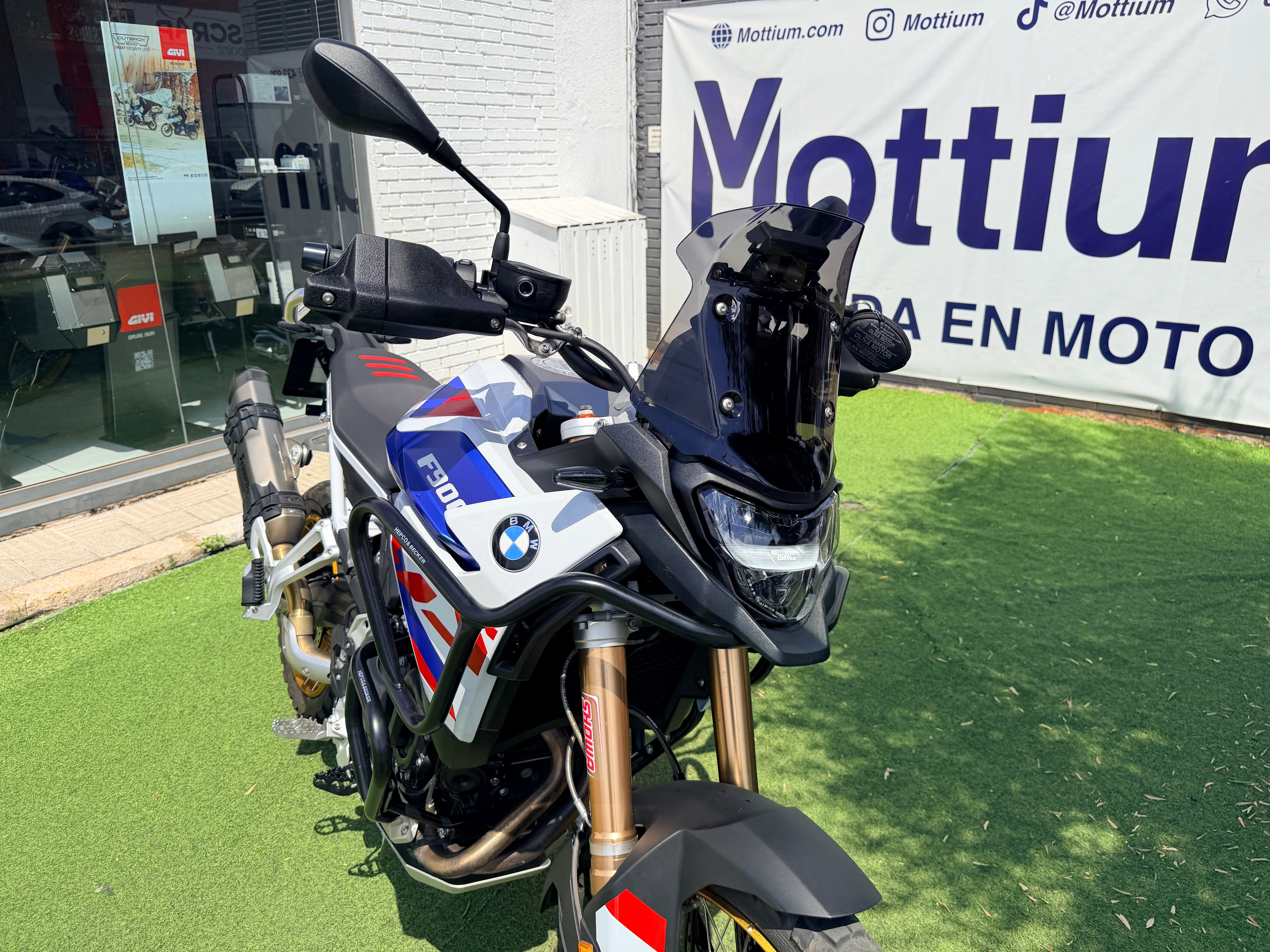 BMW F900GS