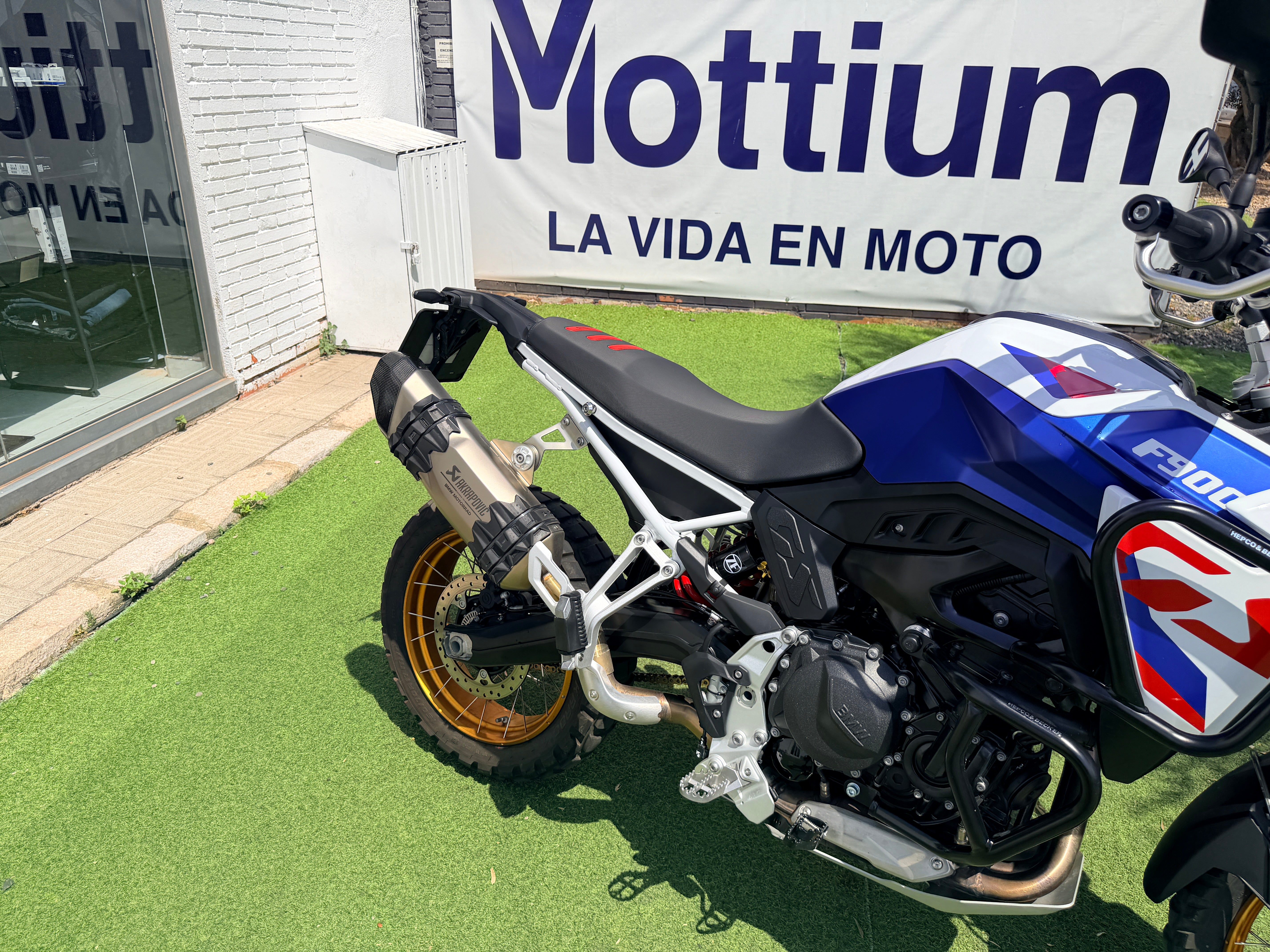 BMW F900GS
