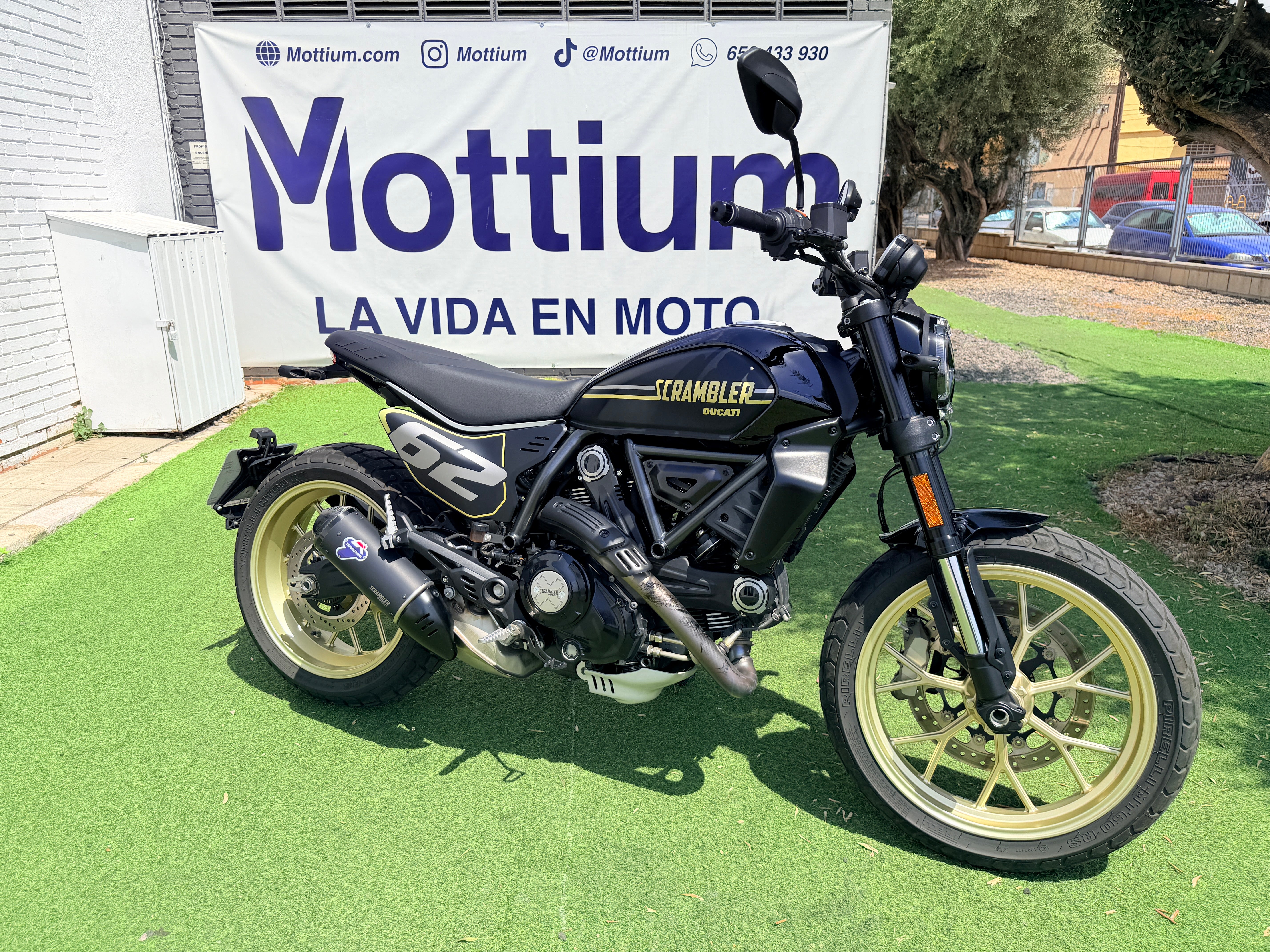 DUCATI SCRAMBLER FULL THROTTLE