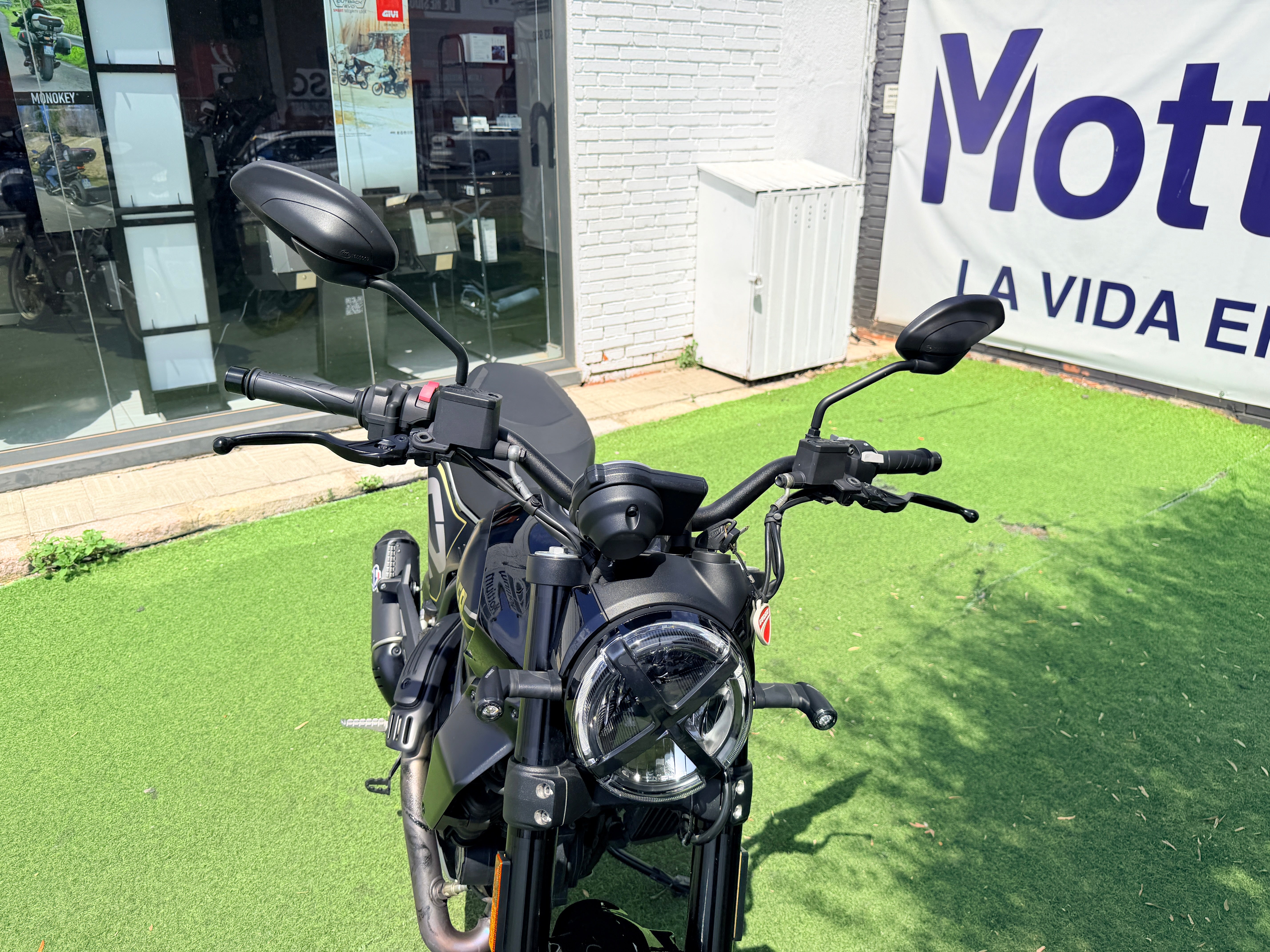 DUCATI SCRAMBLER FULL THROTTLE