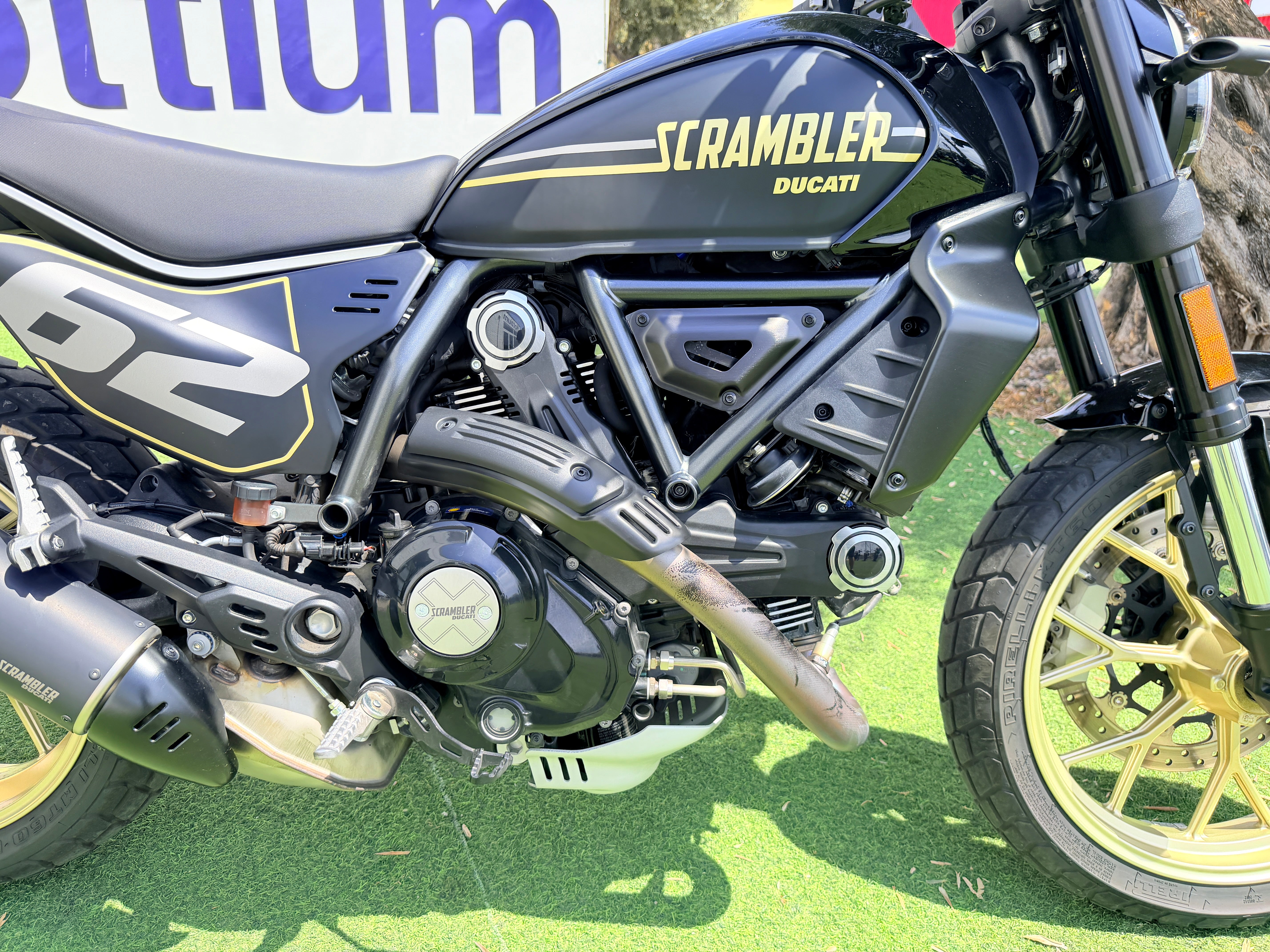 DUCATI SCRAMBLER FULL THROTTLE