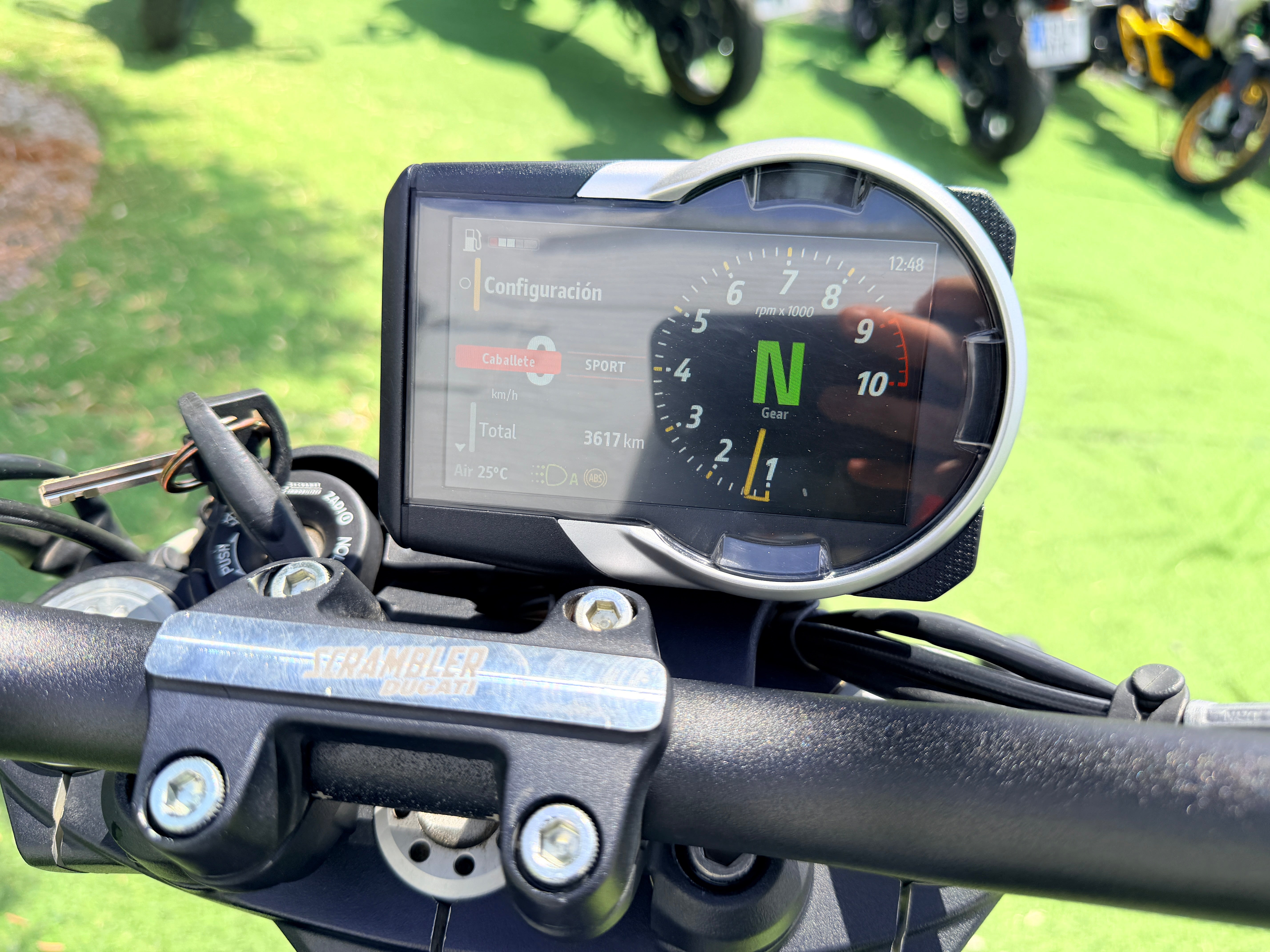 DUCATI SCRAMBLER FULL THROTTLE